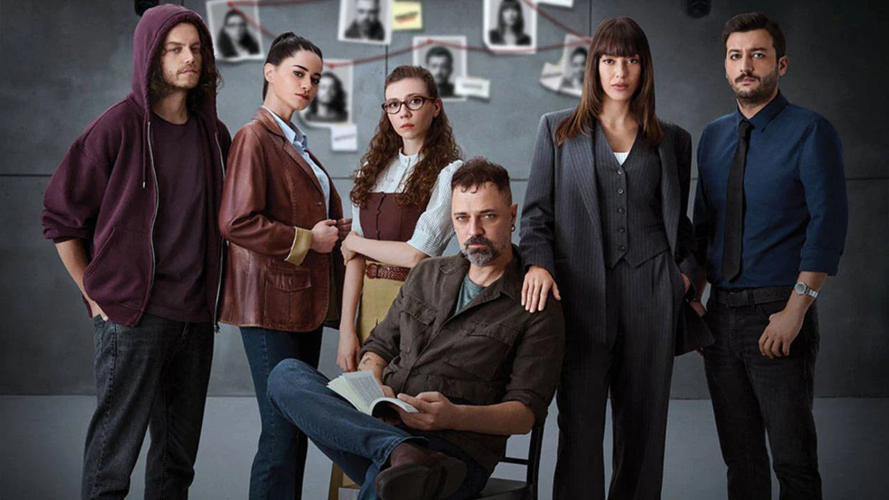“Persona” Dizisi Derin, Gizemli ve Güçlü Doku Halıları