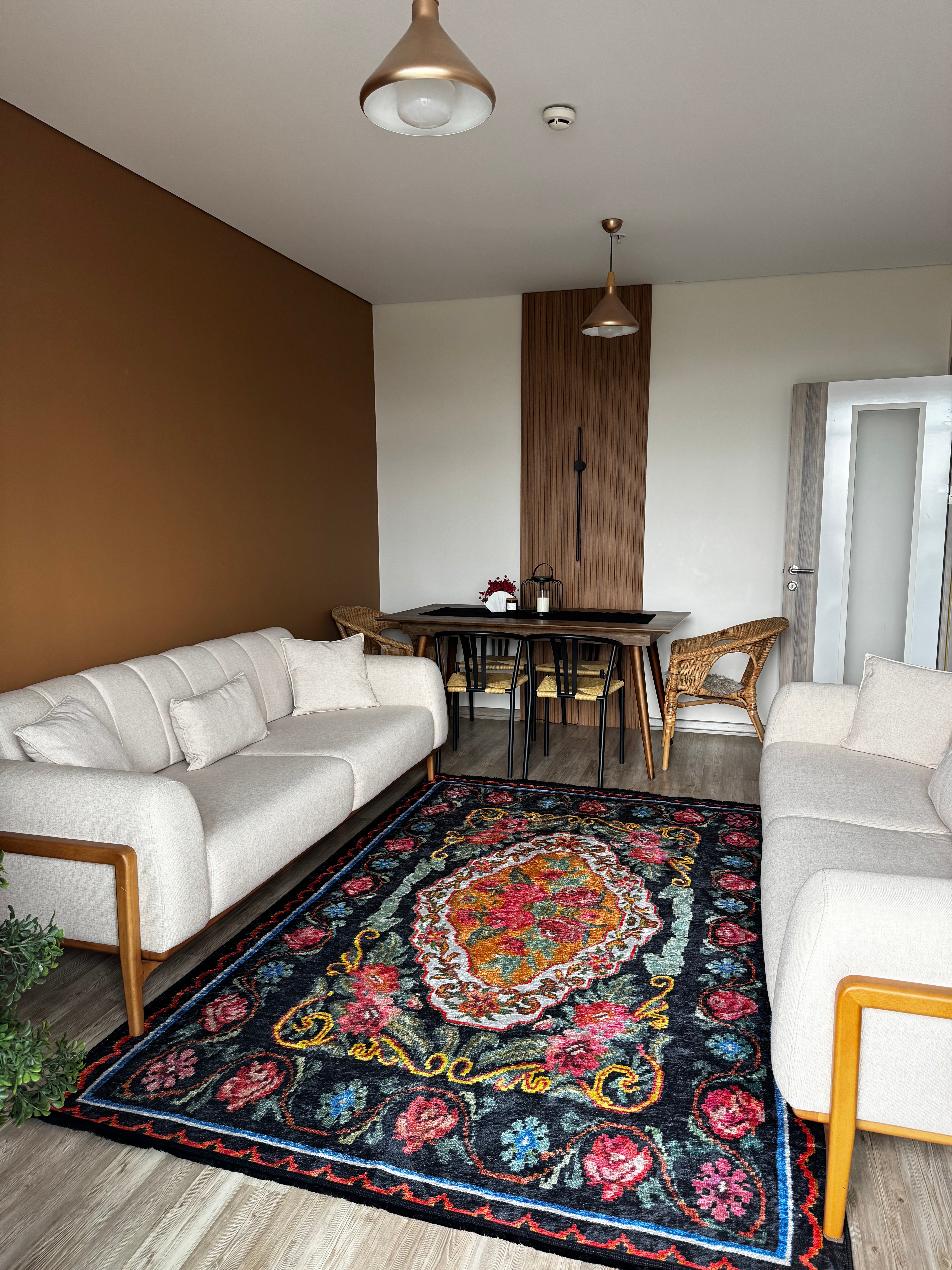 Load video: Pera Carpet Karabağ Collection Customers