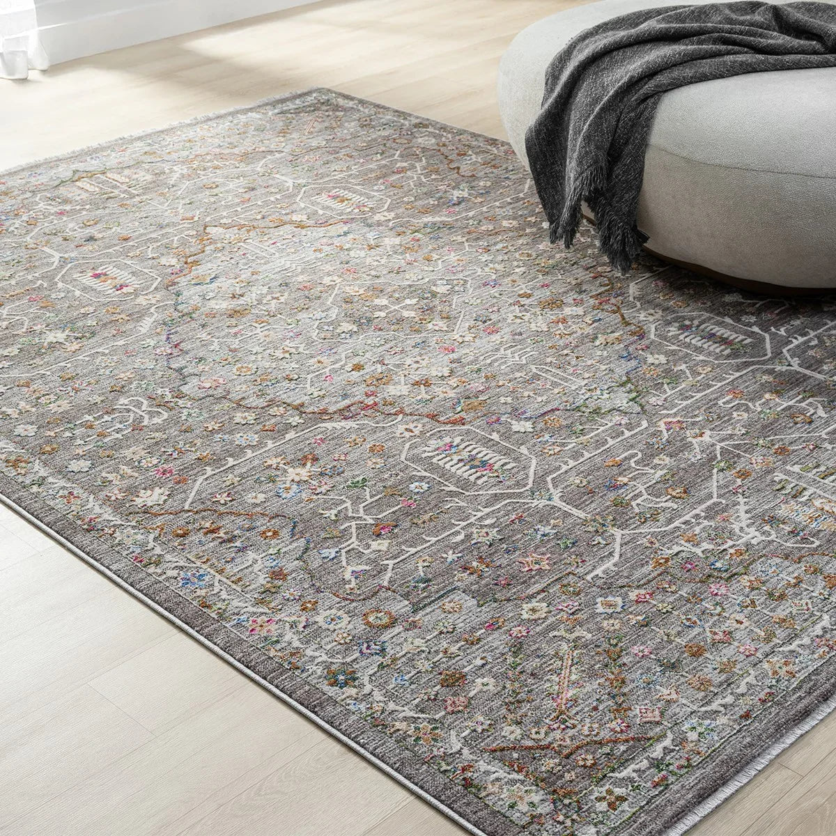 Koyu Gri Çok Renkli Otantik Eskitme Desenli Halı