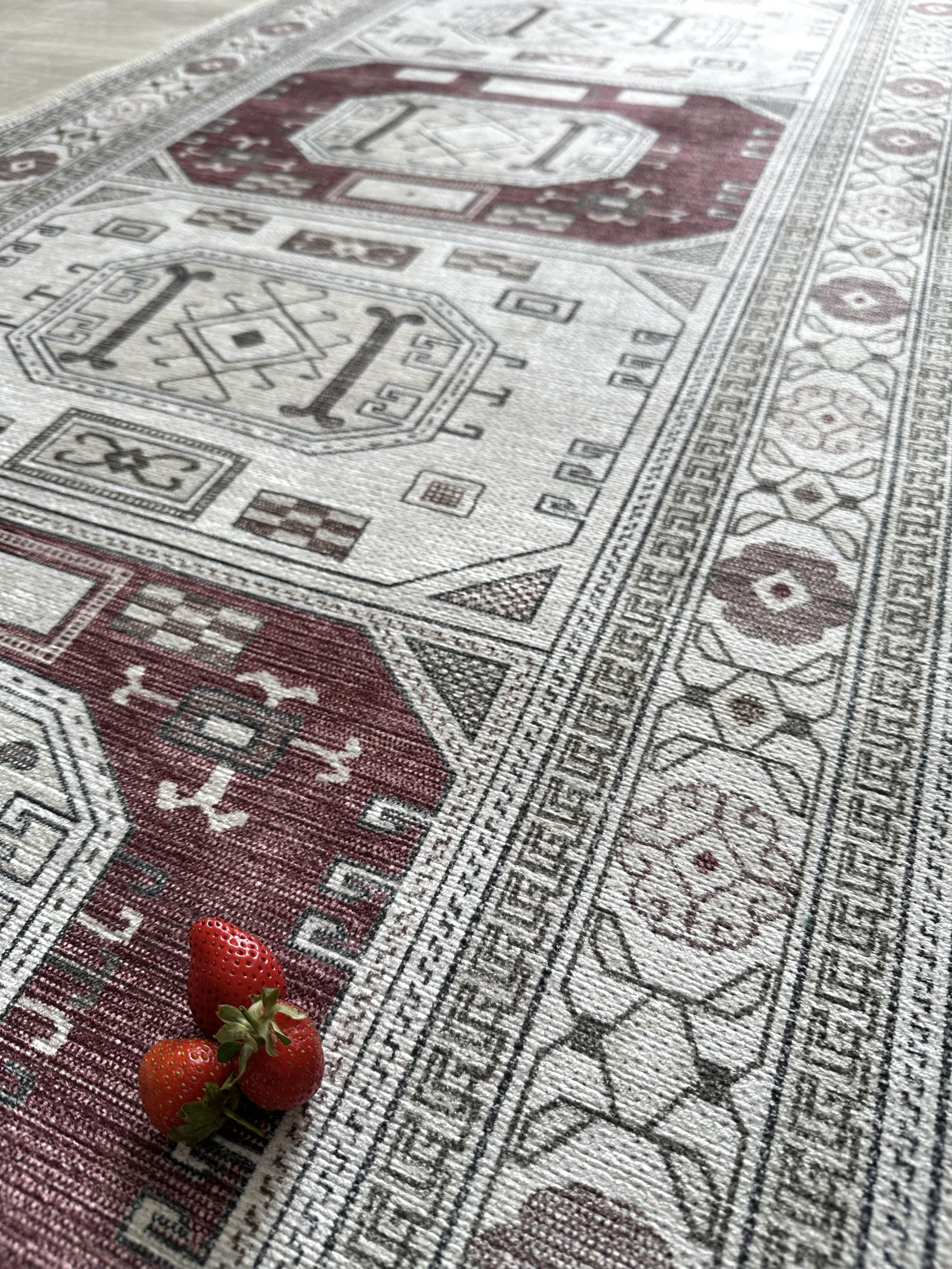 Geometrik Panel Desenli Krem ve Bordo Etnik Halı - AR848CR