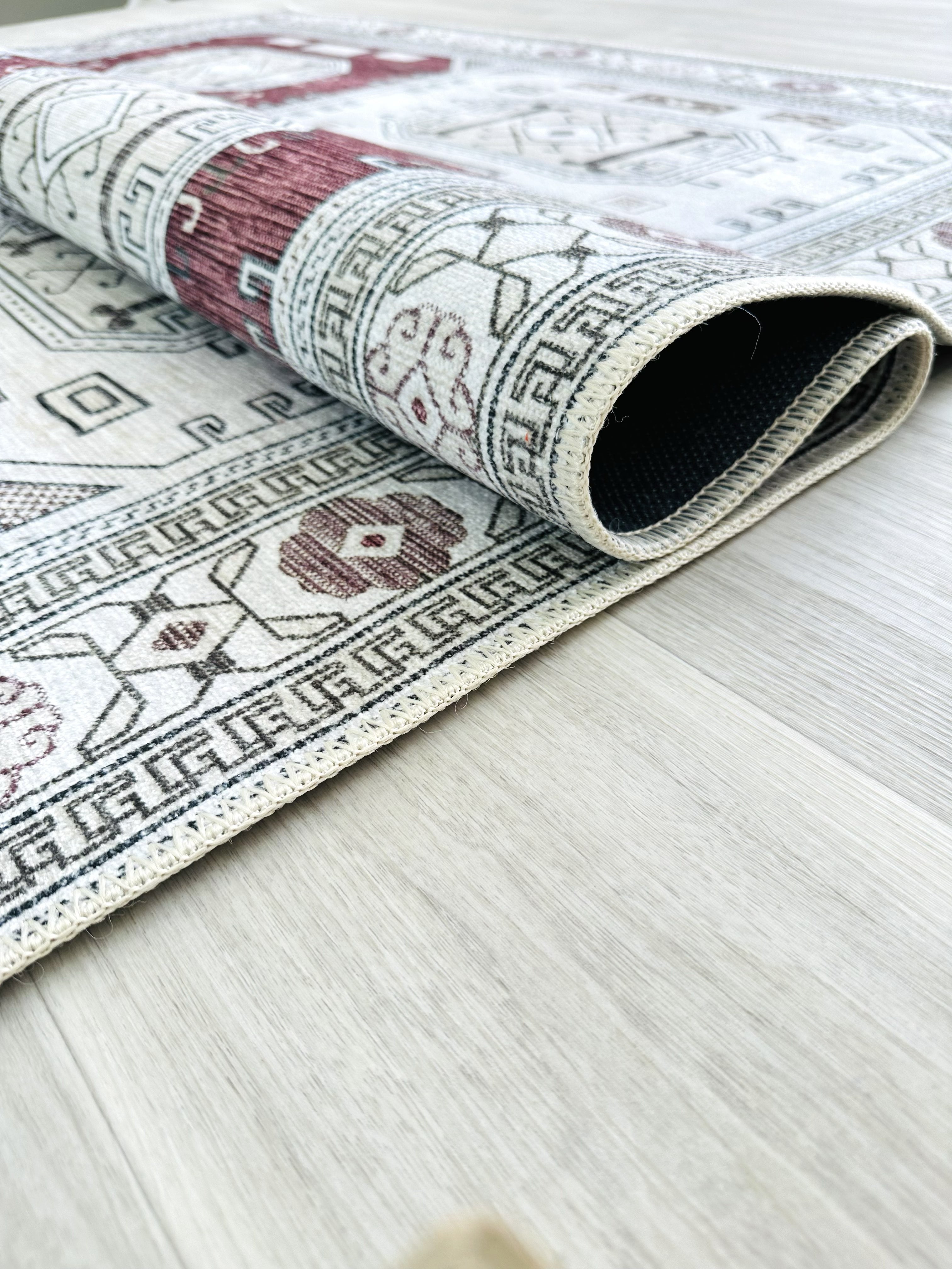 Geometrik Panel Desenli Krem ve Bordo Etnik Halı - AR848CR