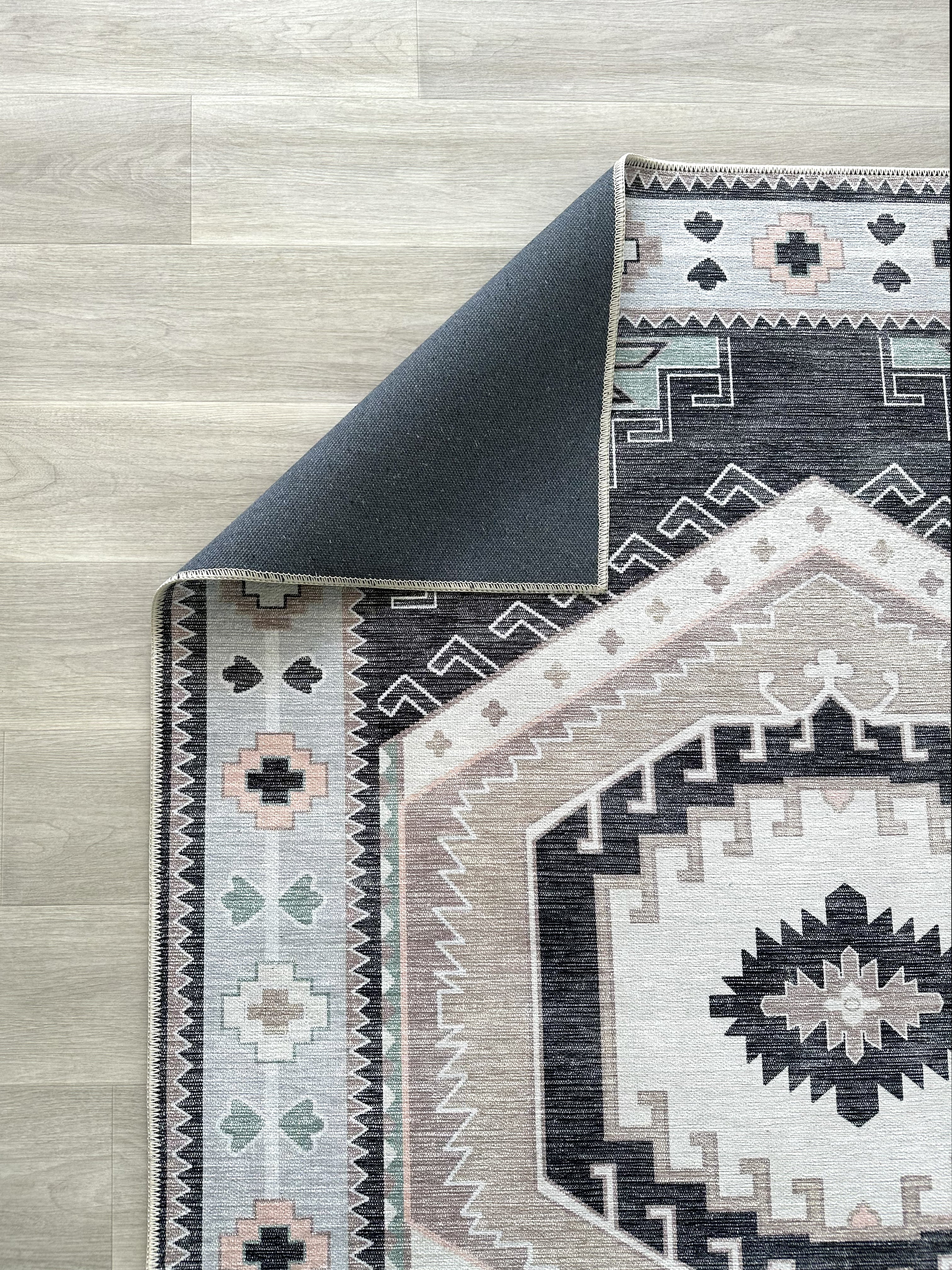 Geometrik Madalyon Desenli Siyah ve Gri Etnik Halı - AR856BG