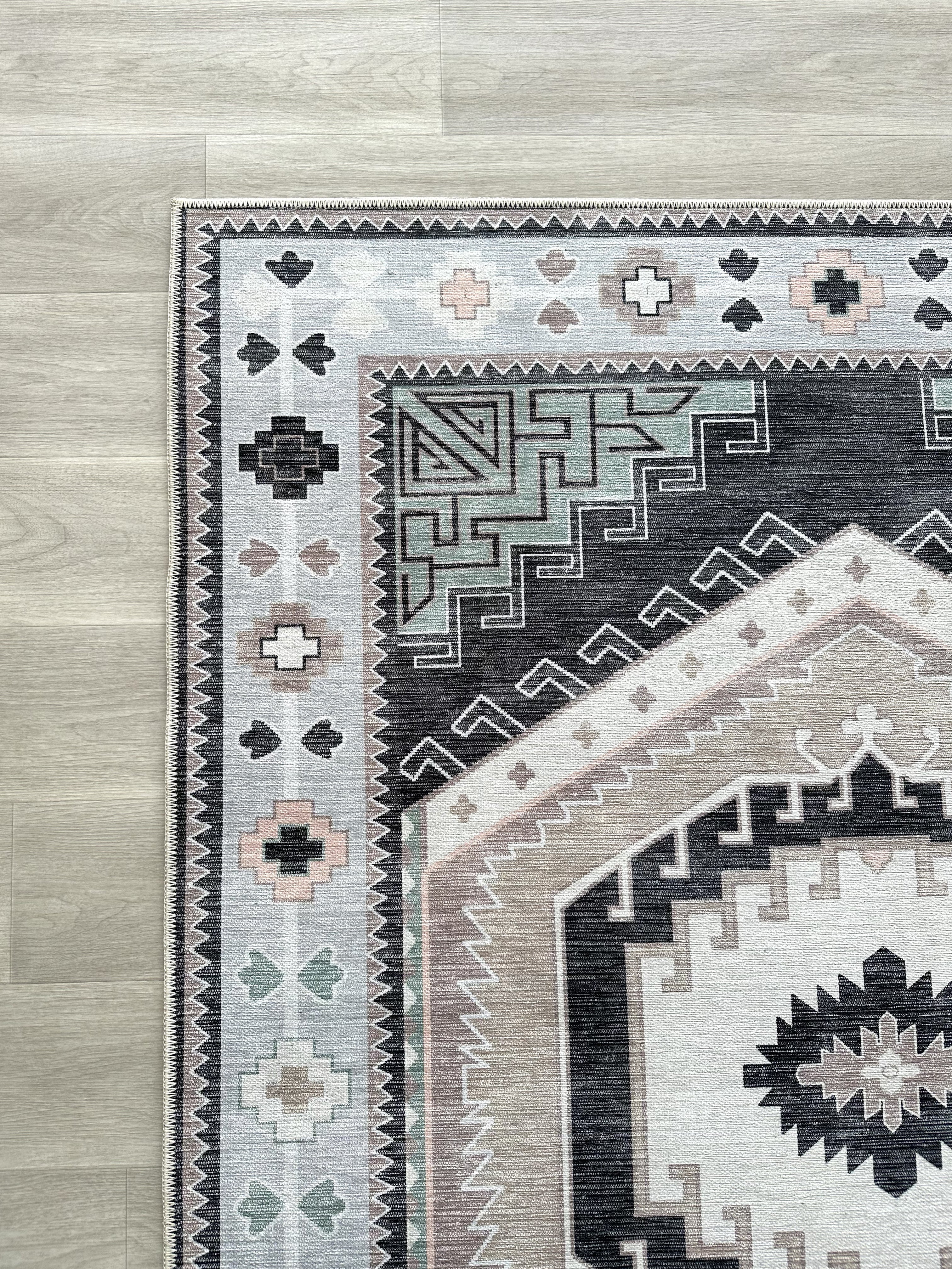 Geometrik Madalyon Desenli Siyah ve Gri Etnik Halı - AR856BG