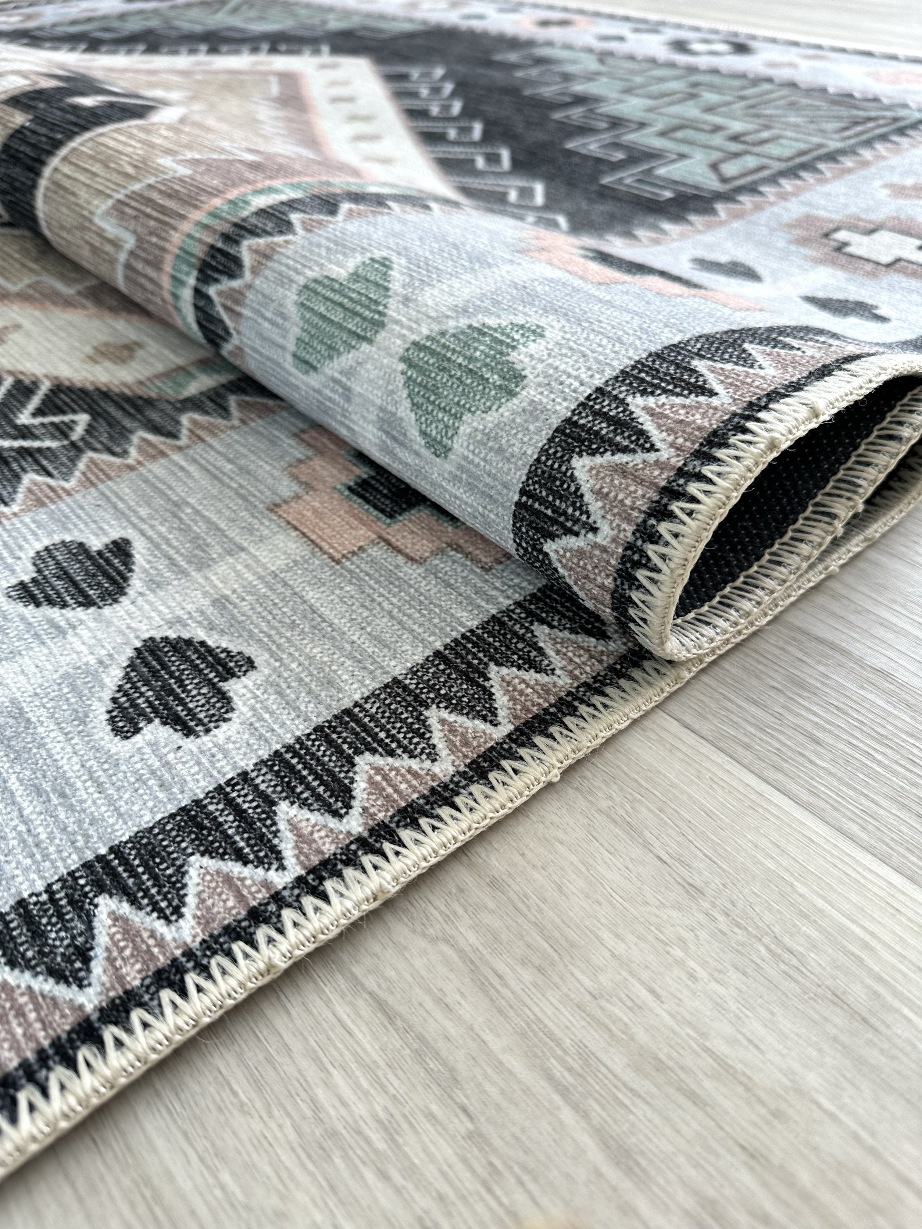 Geometrik Madalyon Desenli Siyah ve Gri Etnik Halı - AR856BG