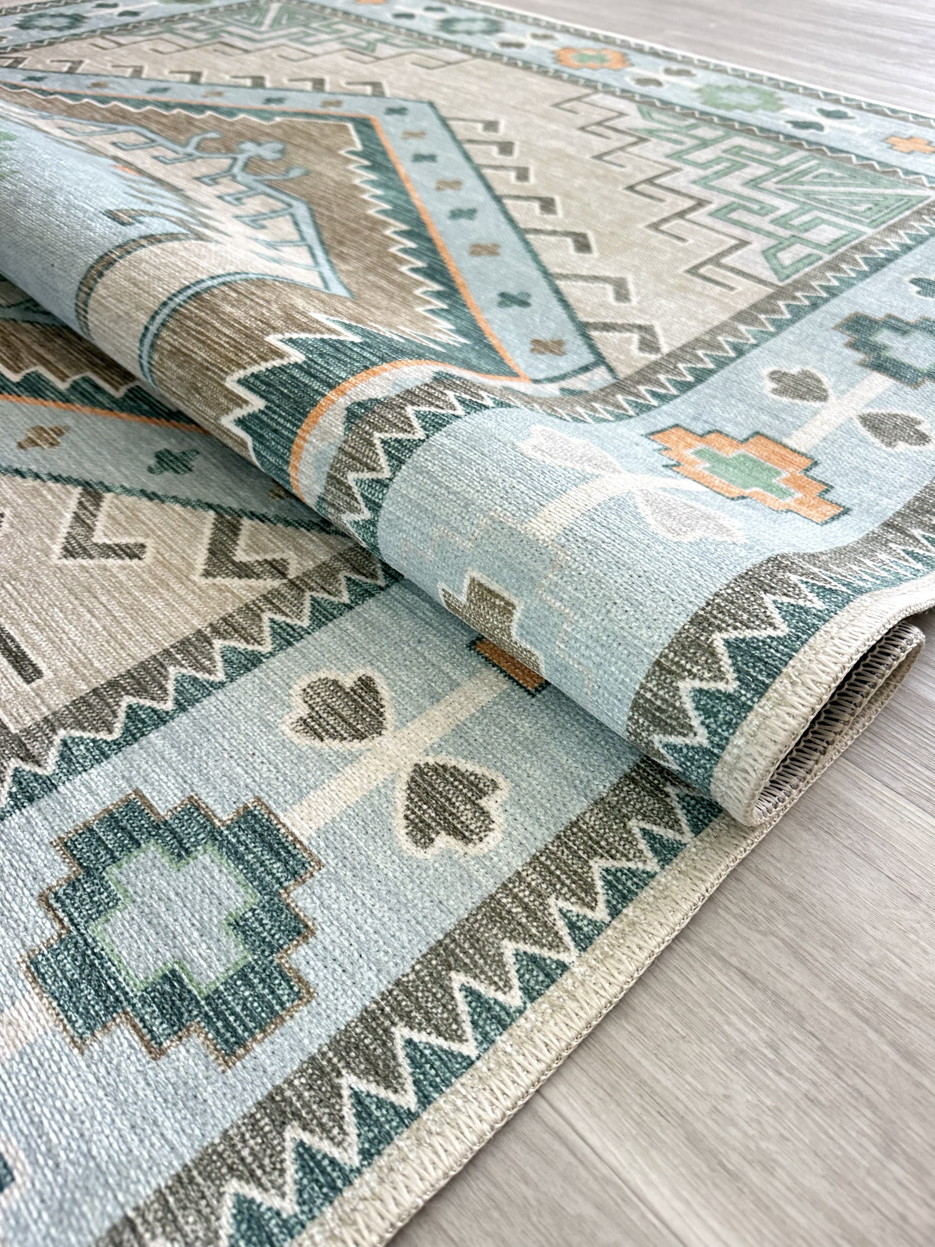 Geometrik Madalyon Desenli Açık Mavi Ve Su Yeşili Etnik Halı - AR856GG