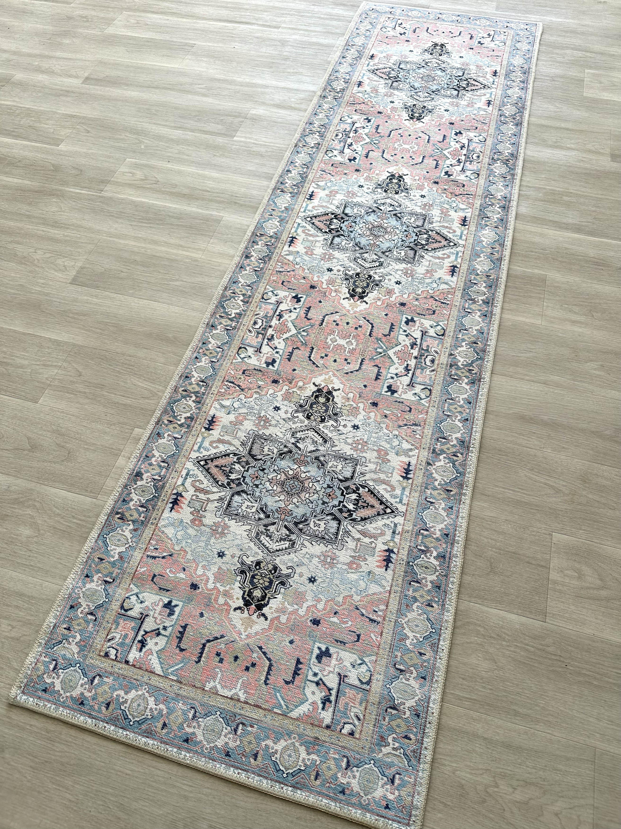 Geometrik Madalyon Desenli Açık Mavi ve Pudra Pembe Etnik Halı - AR861NT