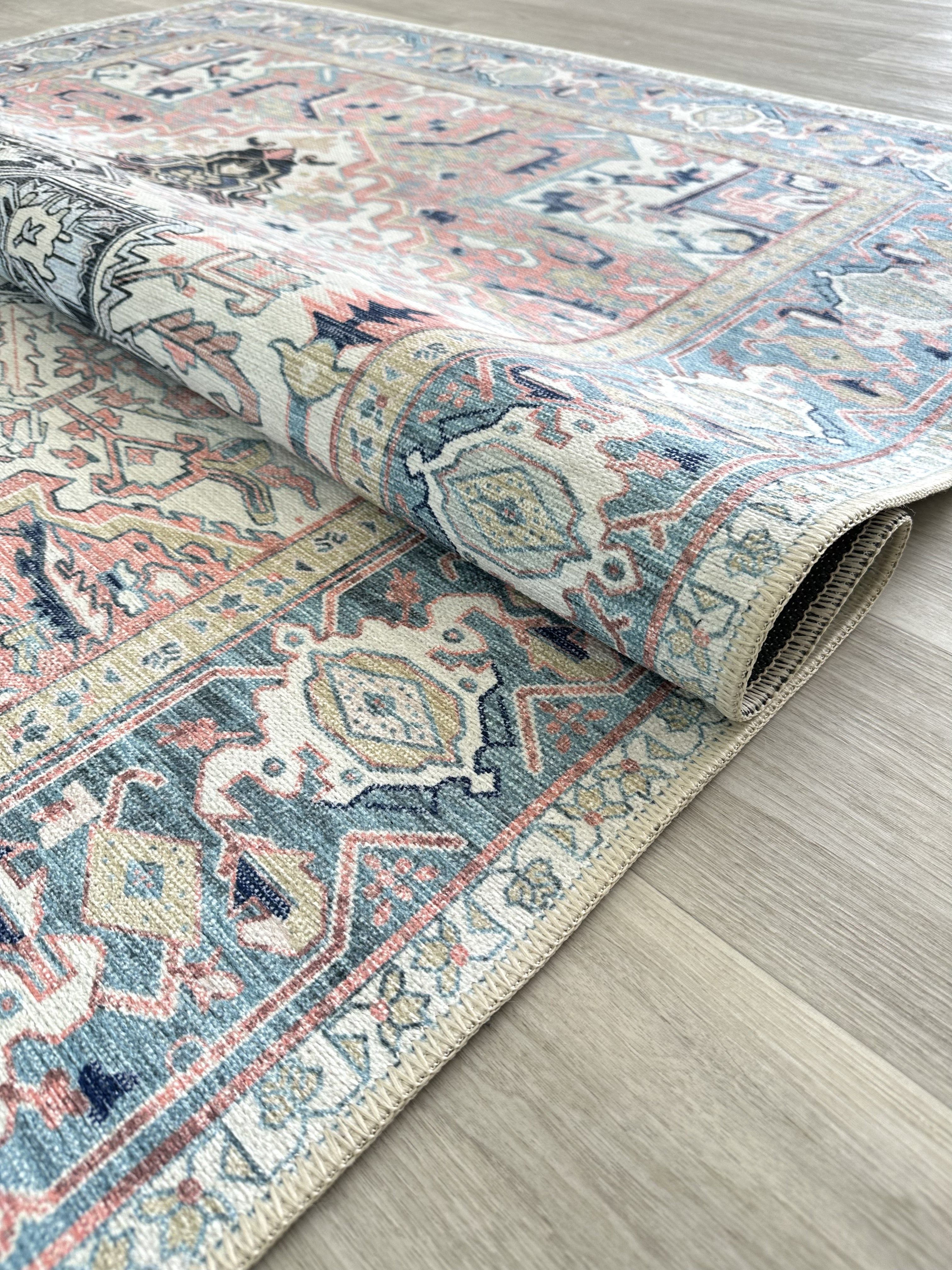 Geometrik Madalyon Desenli Açık Mavi ve Pudra Pembe Etnik Halı - AR861NT