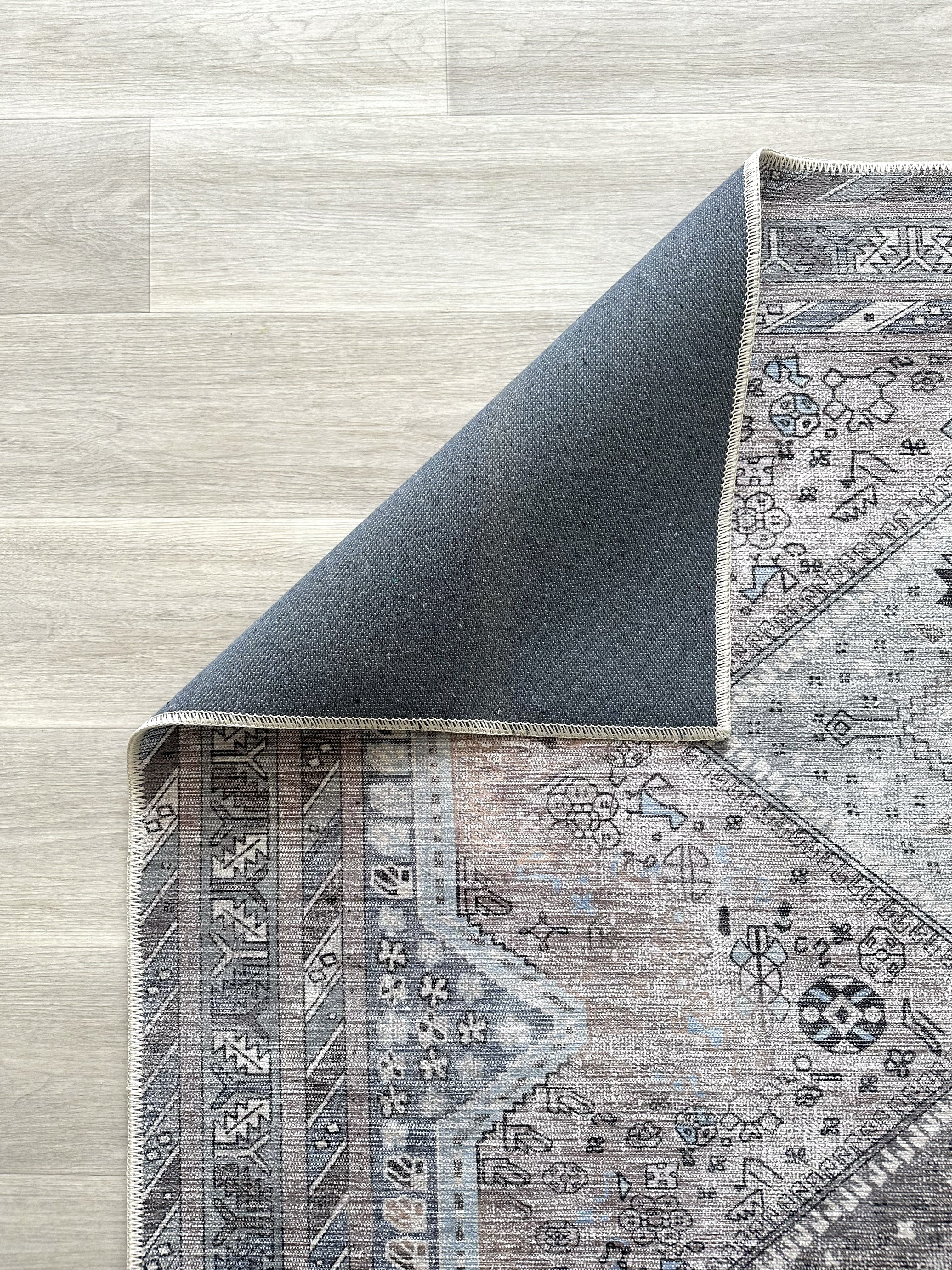 Eskitme Geometrik Madalyon Desenli Vizon Etnik Halı - AR863BM