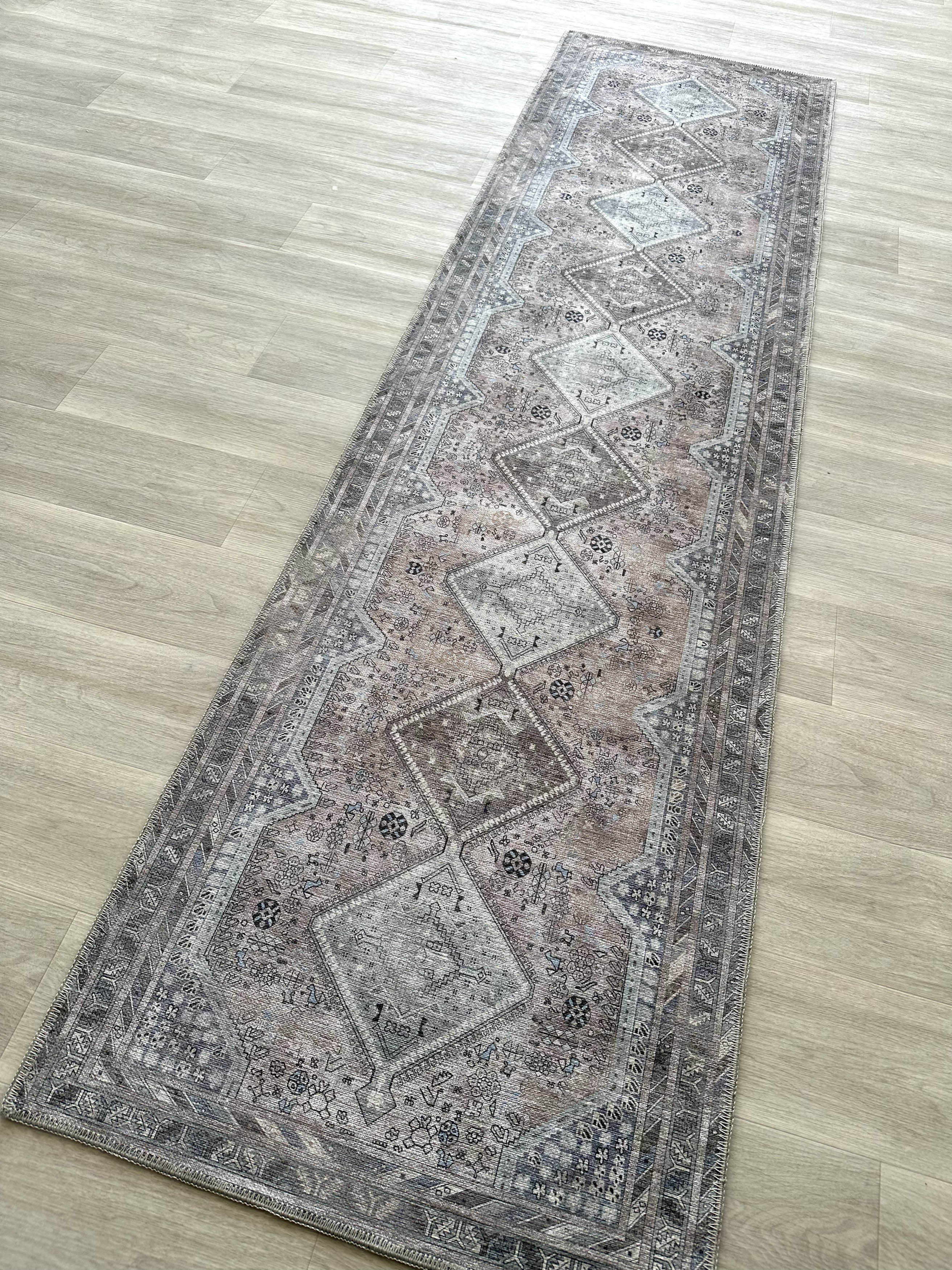 Eskitme Geometrik Madalyon Desenli Vizon Etnik Halı - AR863BM