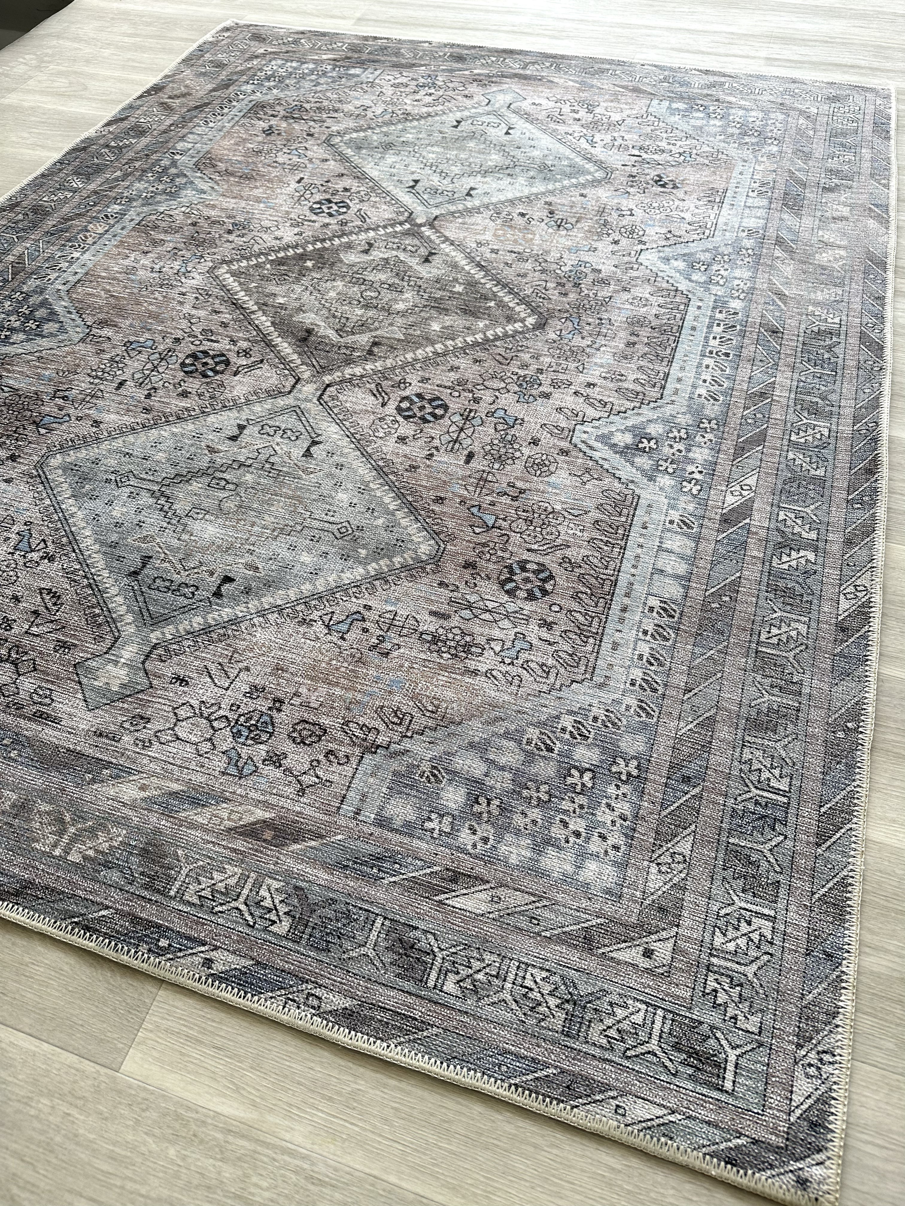 Eskitme Geometrik Madalyon Desenli Vizon Etnik Halı - AR863BM