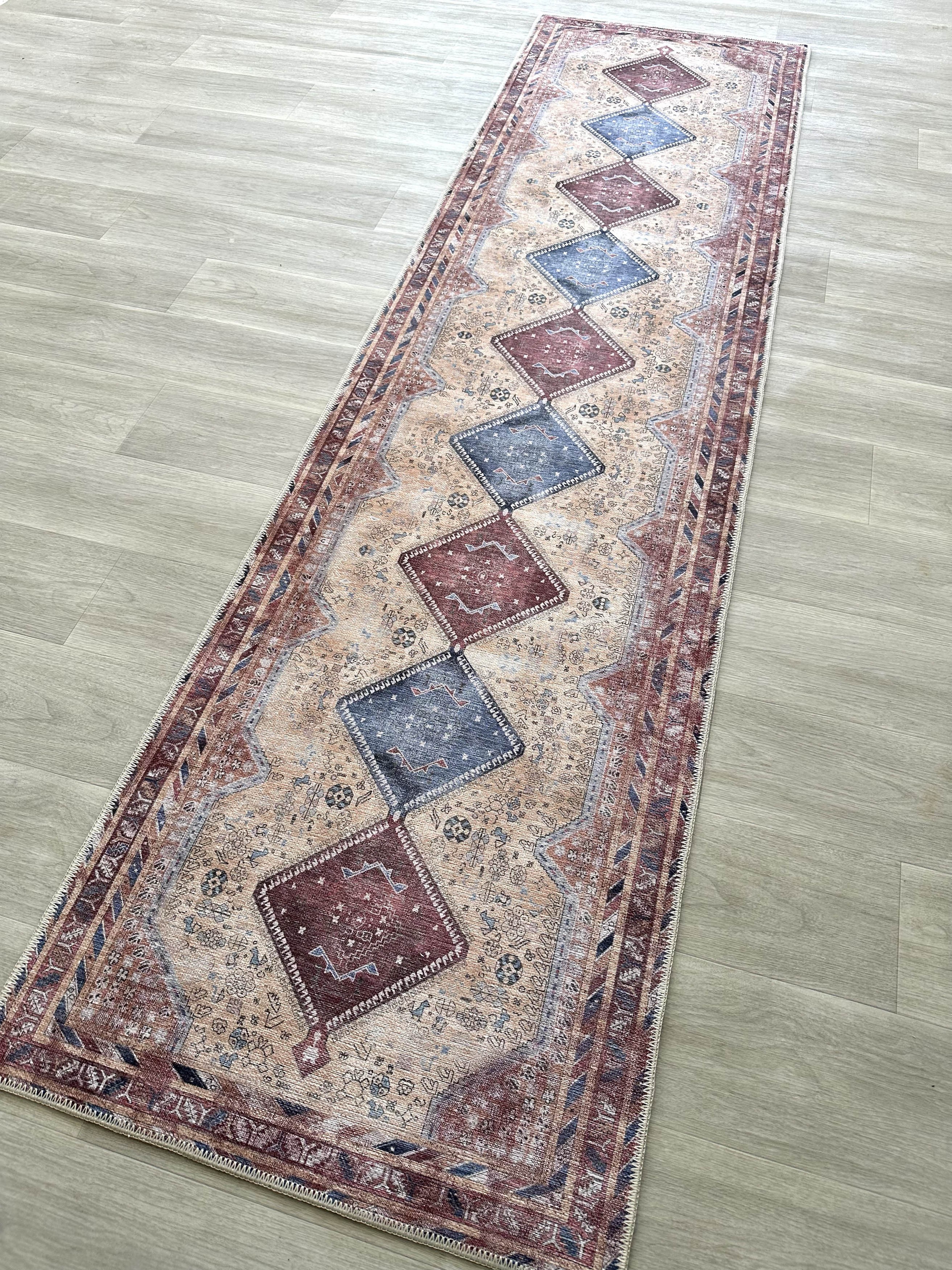 Eskitme Geometrik Madalyon Desenli Krem, Bordo ve Lacivert Etnik Halı - AR863TT