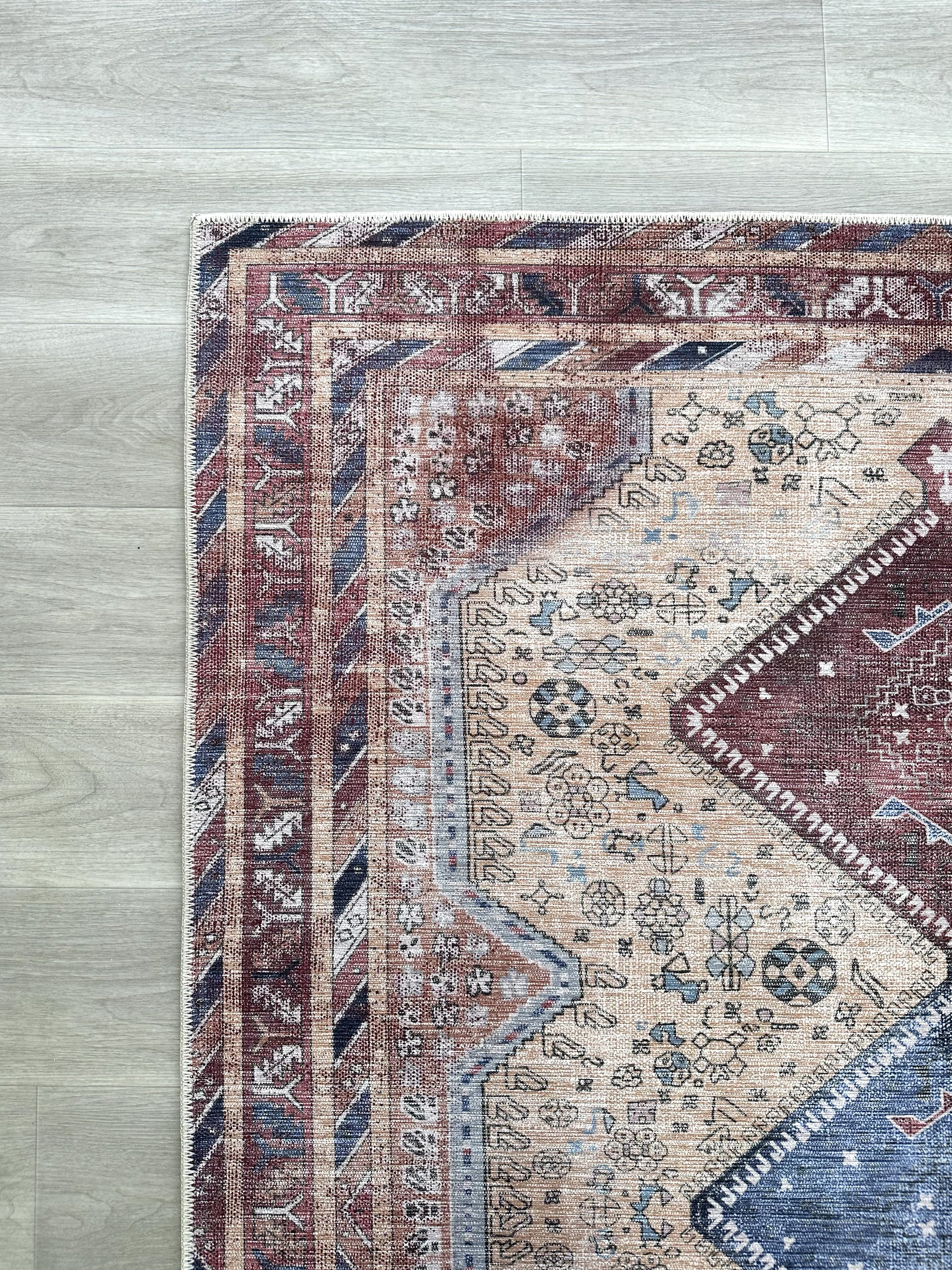 Eskitme Geometrik Madalyon Desenli Krem, Bordo ve Lacivert Etnik Halı - AR863TT