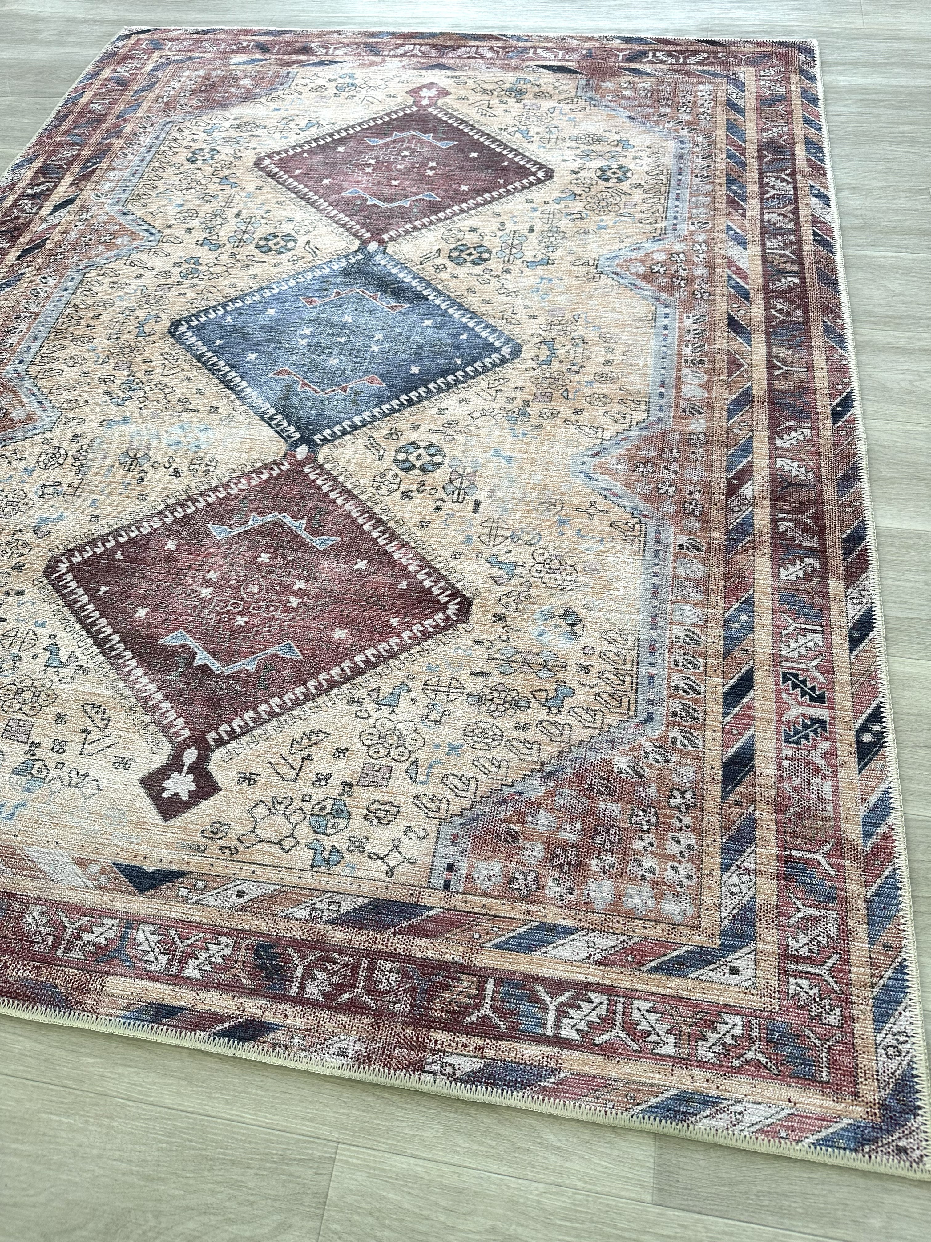 Eskitme Geometrik Madalyon Desenli Krem, Bordo ve Lacivert Etnik Halı - AR863TT