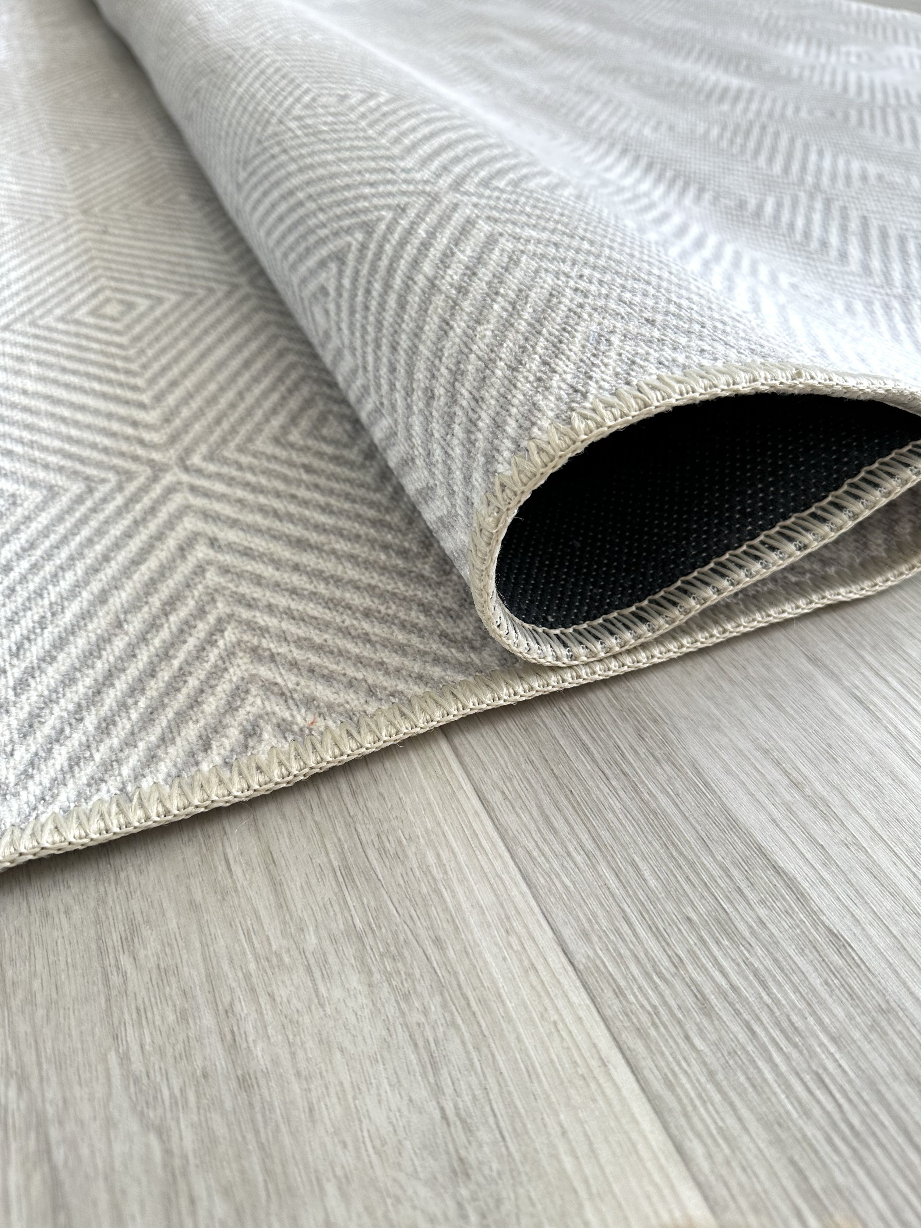 Modern Geometrik Elmas Desenli Açık Gri ve Beyaz Minimalist Halı - AR864CC