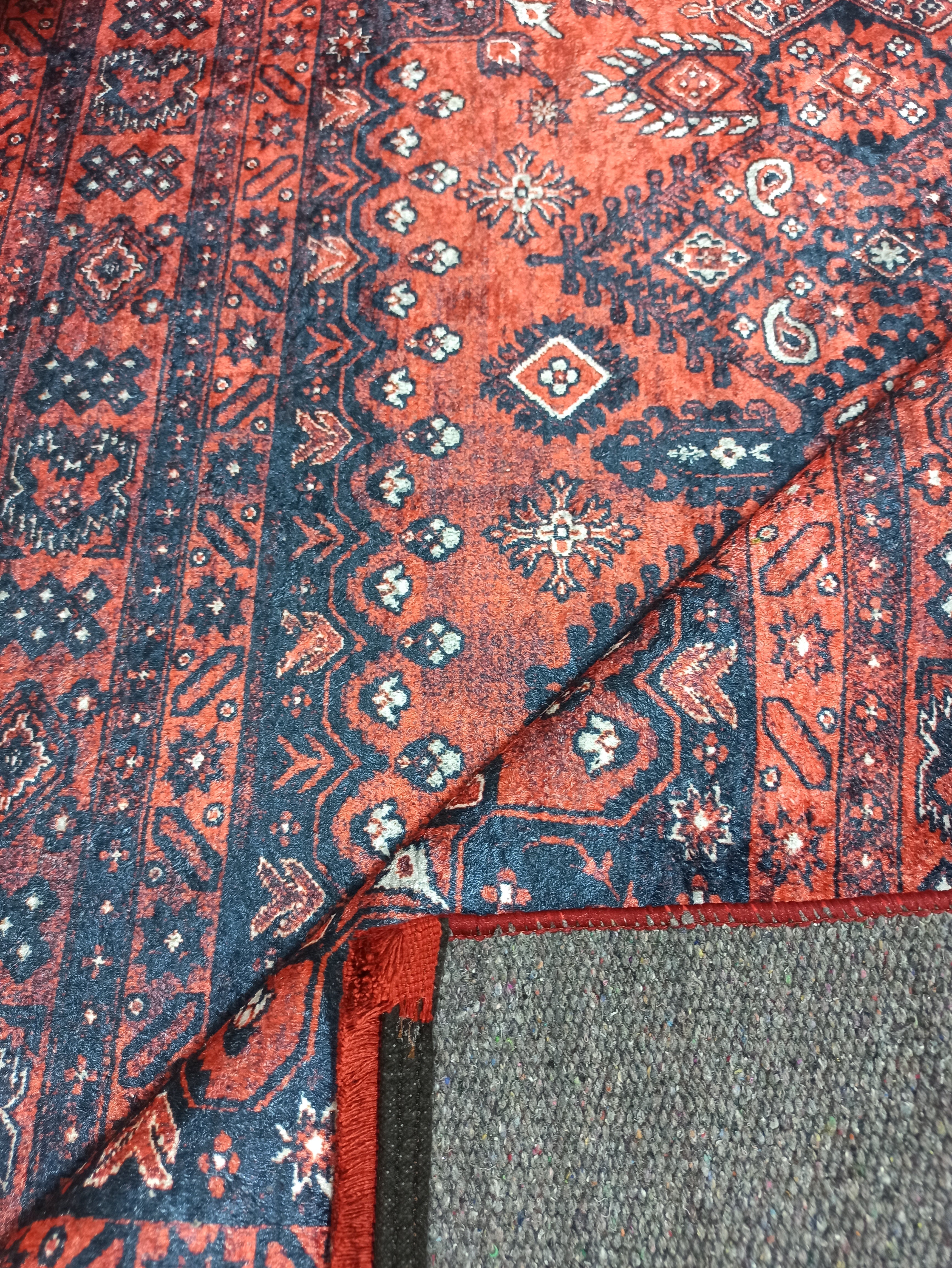 Uşak Medallion Burgundy Red Carpet - CLEARANCE - 950OU