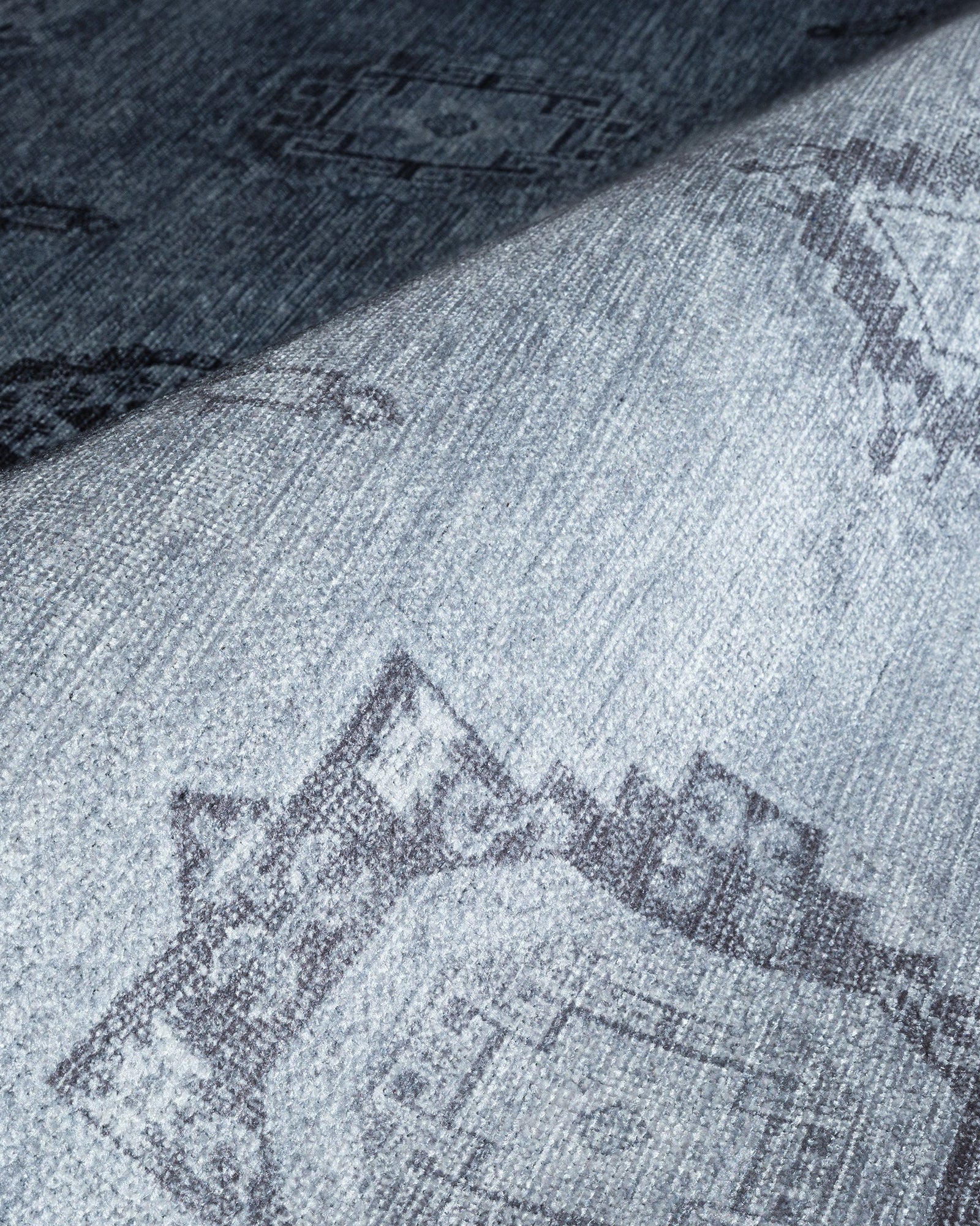 Serpiştirilmiş Geometrik Motifli Gri Etnik Halı - AR0998GG
