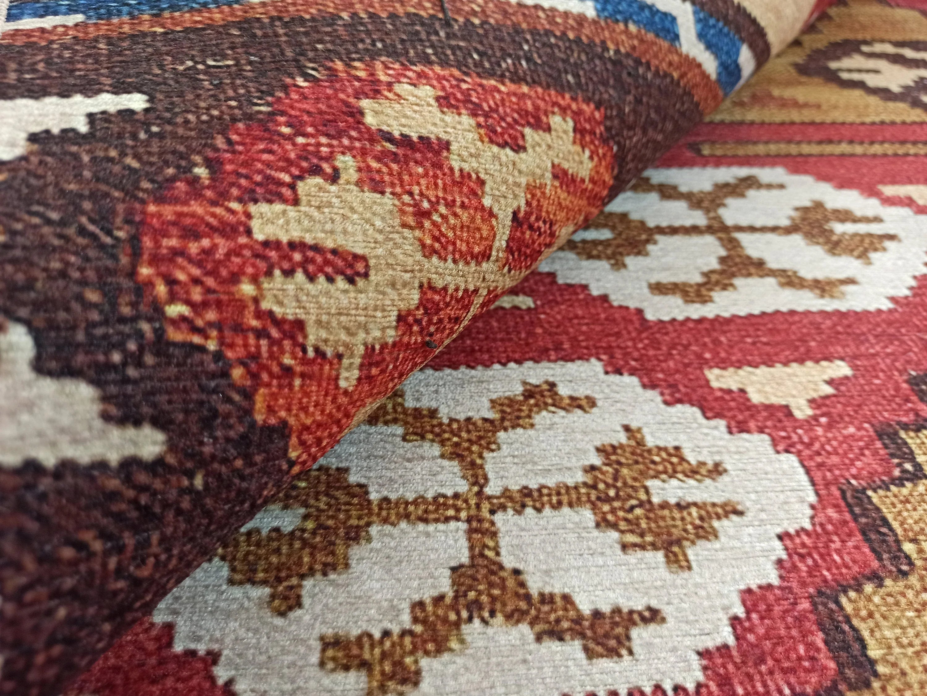 Mercan ve Kahve Geometrik Elmas Desenli Kilim Halı - OUTLET - 12448OU