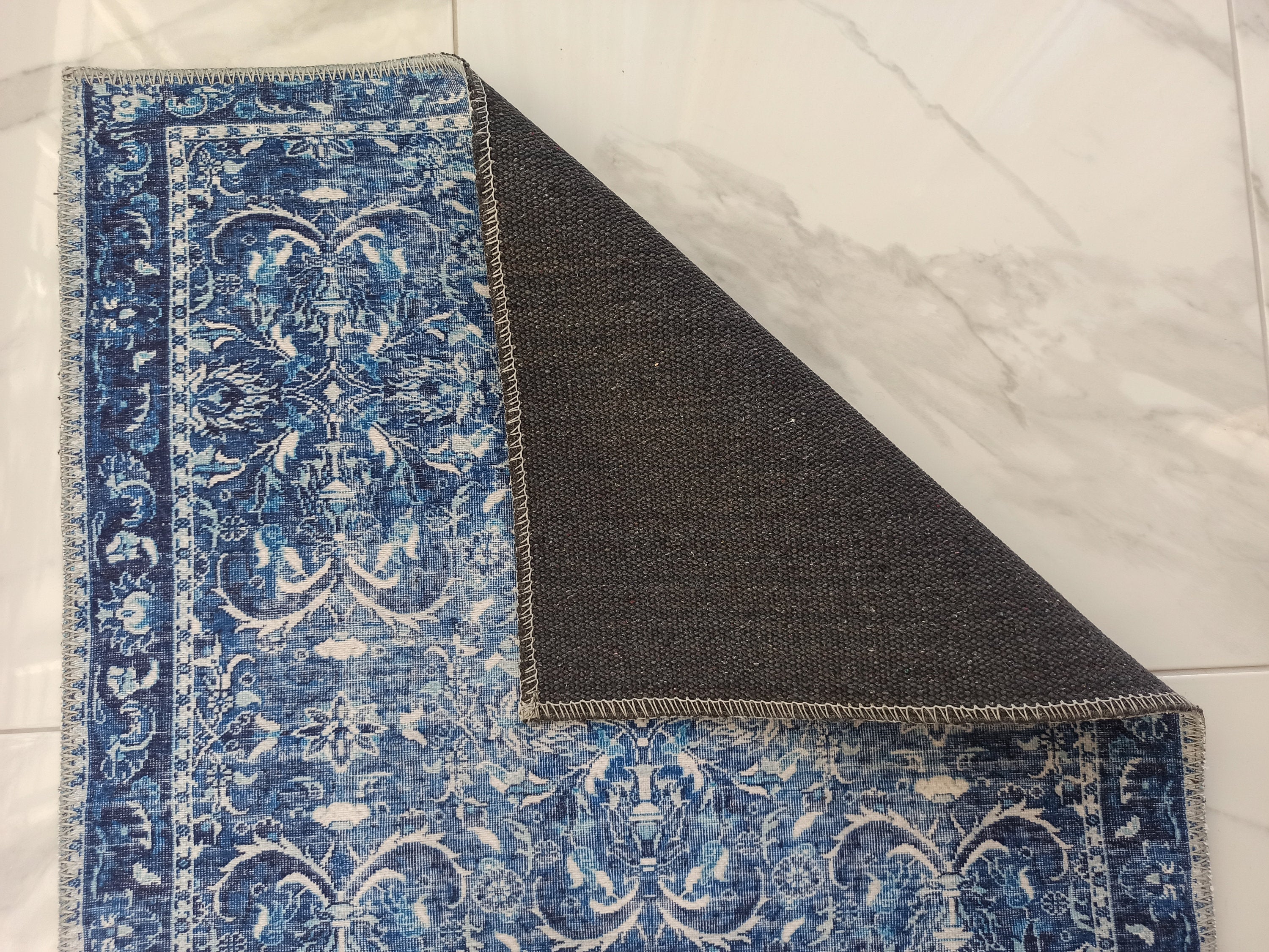 Lacivert ve Beyaz Yoğun Çiçekli Vintage Halı