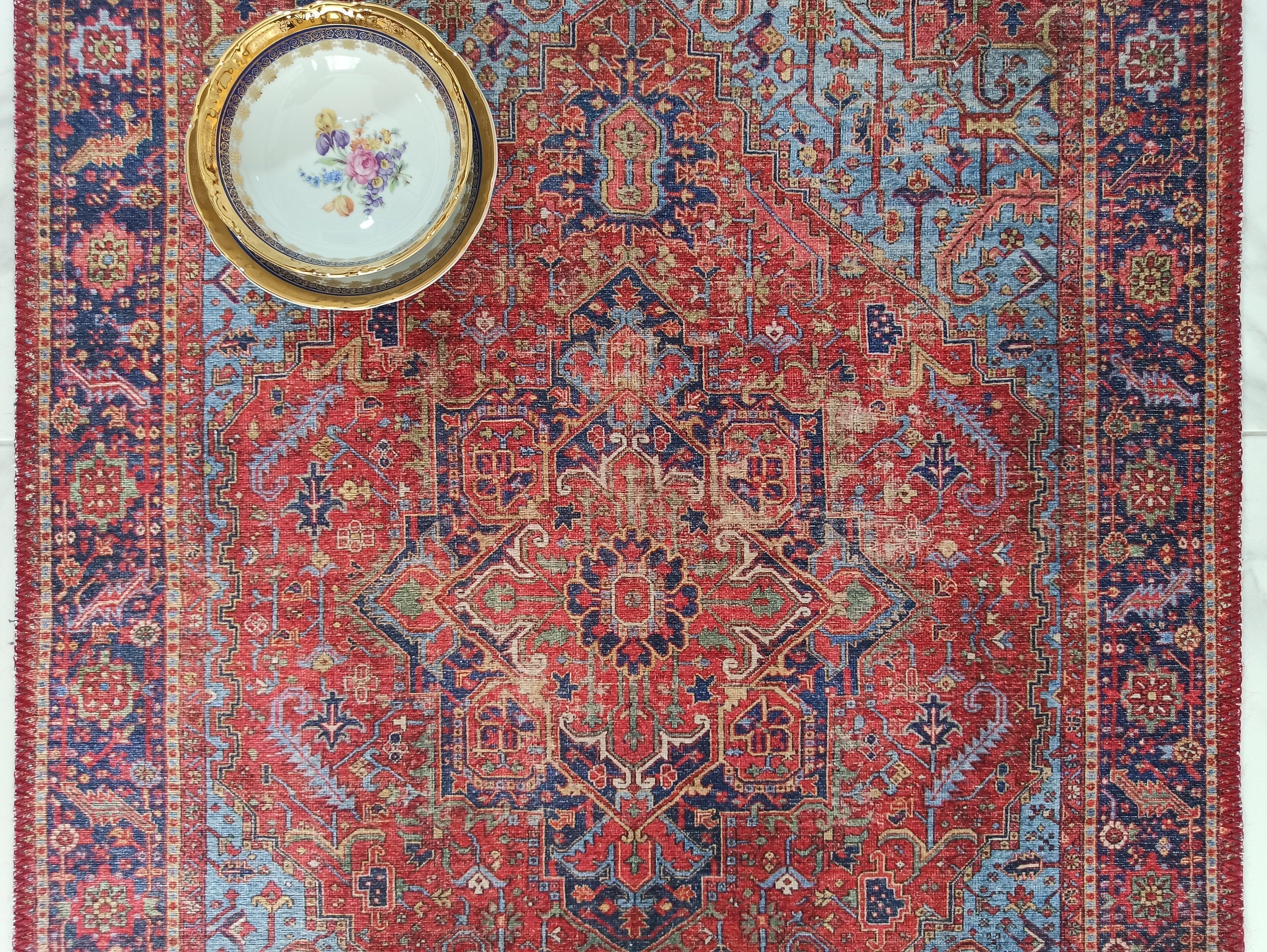Açık Lacivert ve Kırmızı Medalyonlu Vintage Halı
