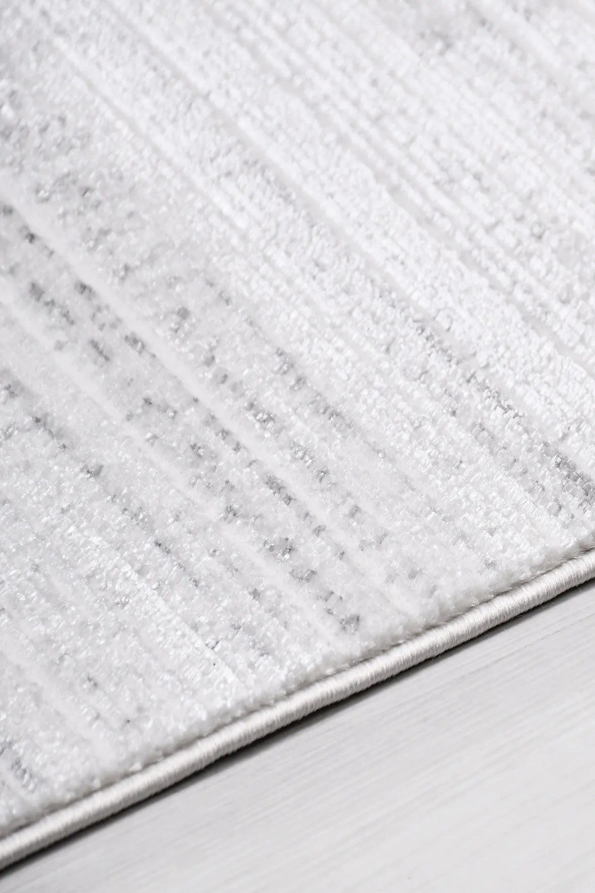 Gri ve Krem İnce Çizgili Minimalist Halı