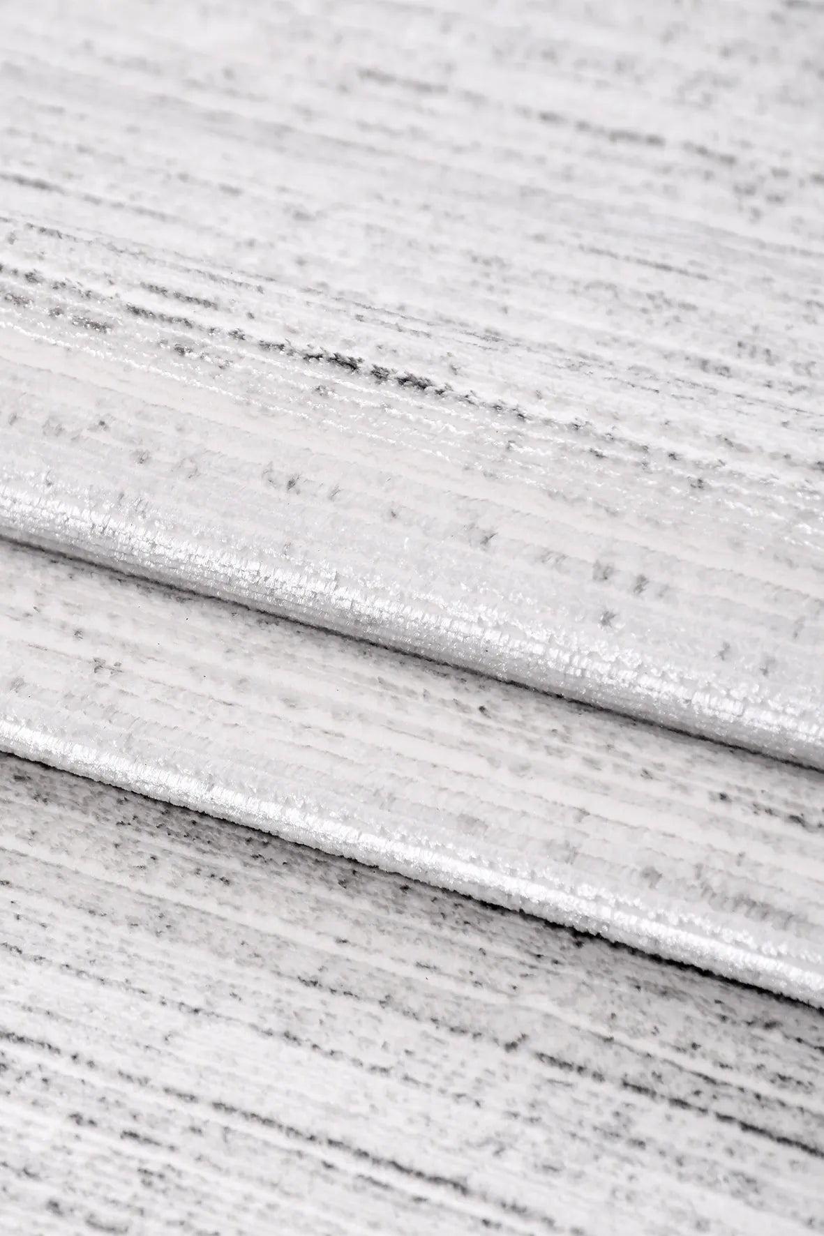 Gri ve Krem İnce Çizgili Minimalist Halı