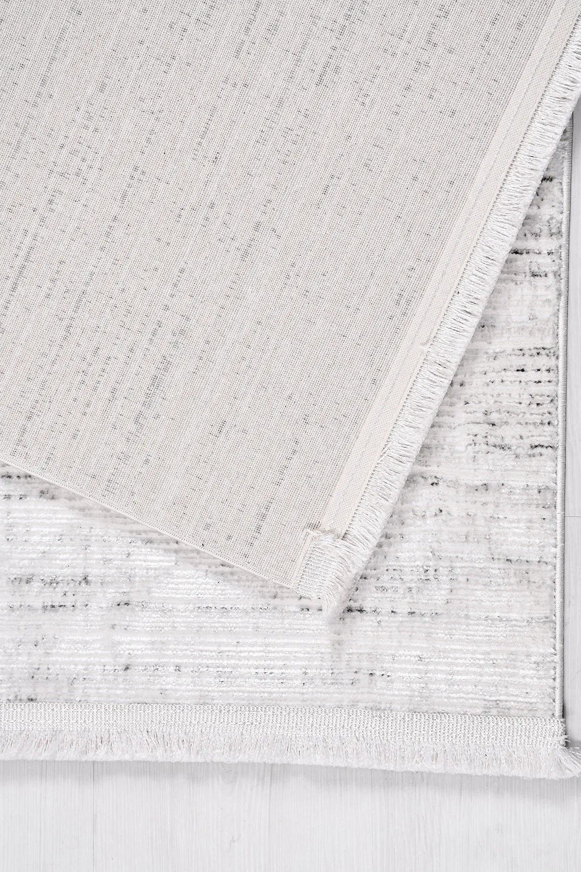 Gri ve Krem İnce Çizgili Minimalist Halı