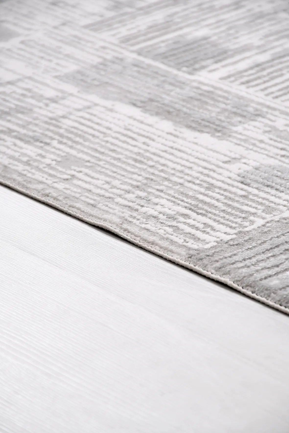 Gri ve Vizon Bloklu Eskitme Desenli Halı