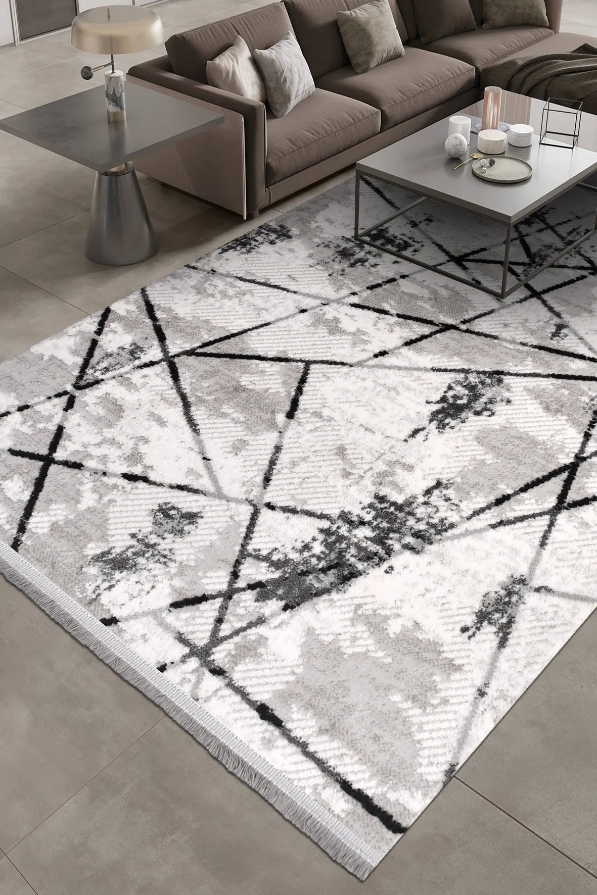 Gri ve Siyah Geometrik Çizgili Halı
