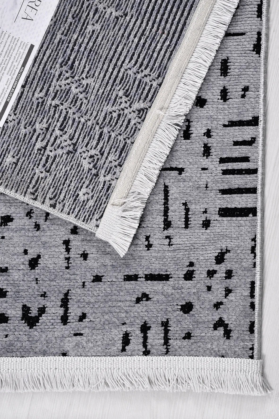 Gri ve Antrasit Etnik Desenli Modern Halı