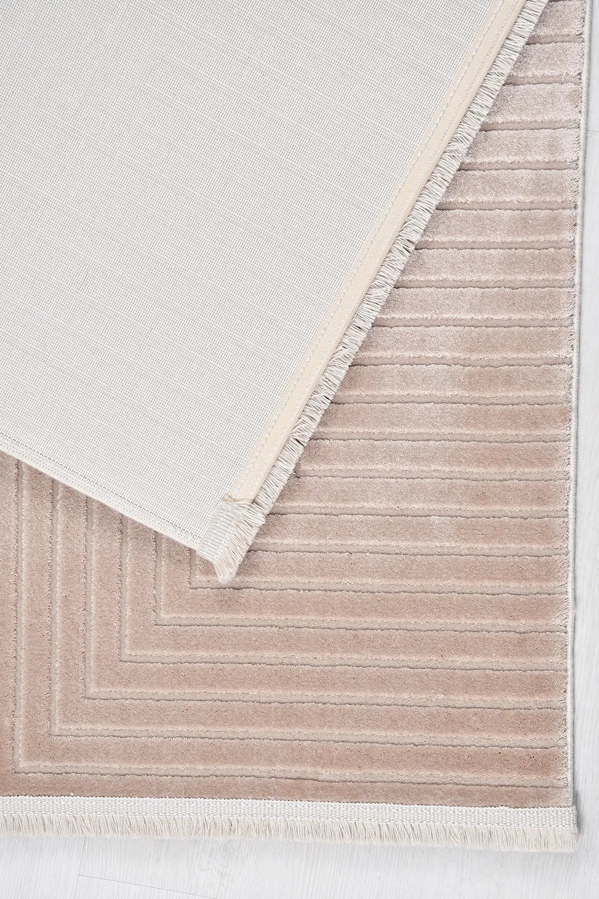 Vizon Rengi Geometrik Labirent Desenli Modern Halı