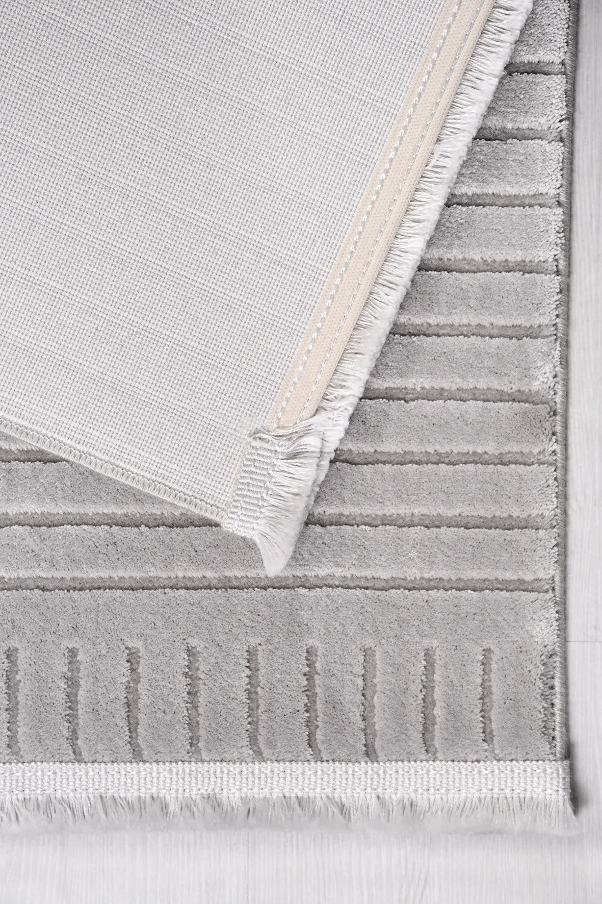 Gri Geometrik Labirent Desenli Halı