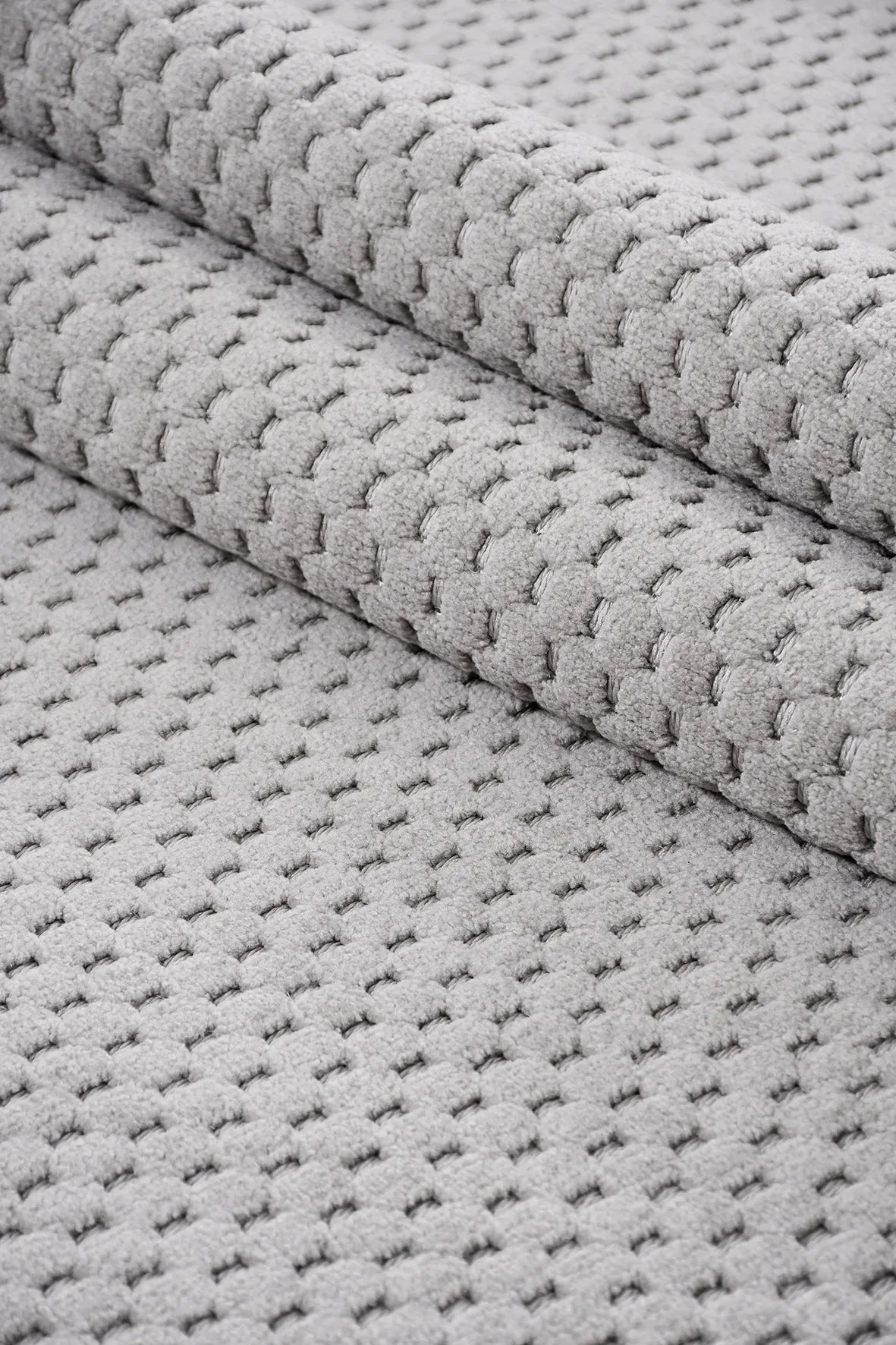 Gri ve Gümüş Petek Dokulu Minimalist Halı