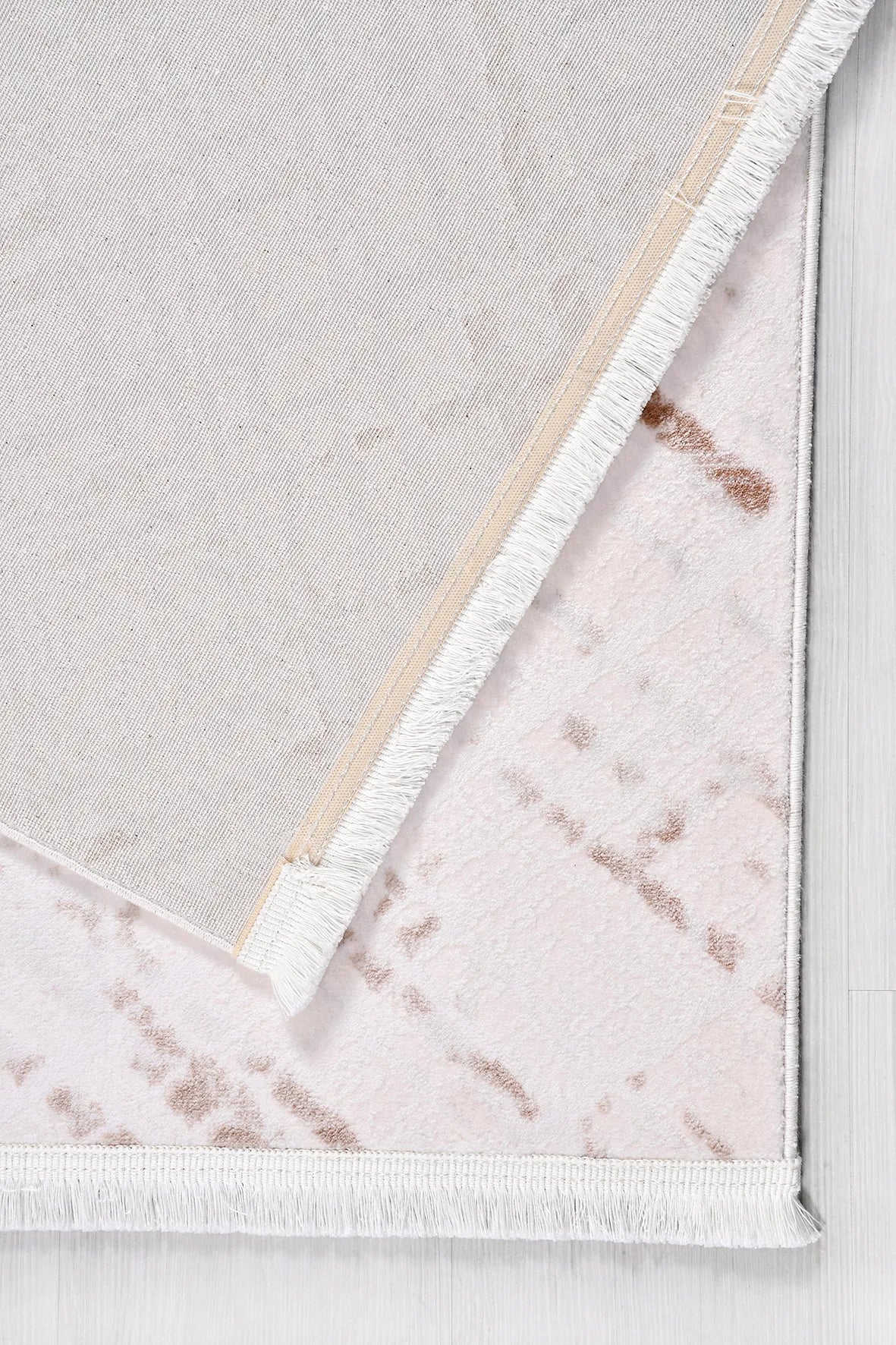 Krem ve Vizon Çapraz Eskiz Desenli Modern Halı