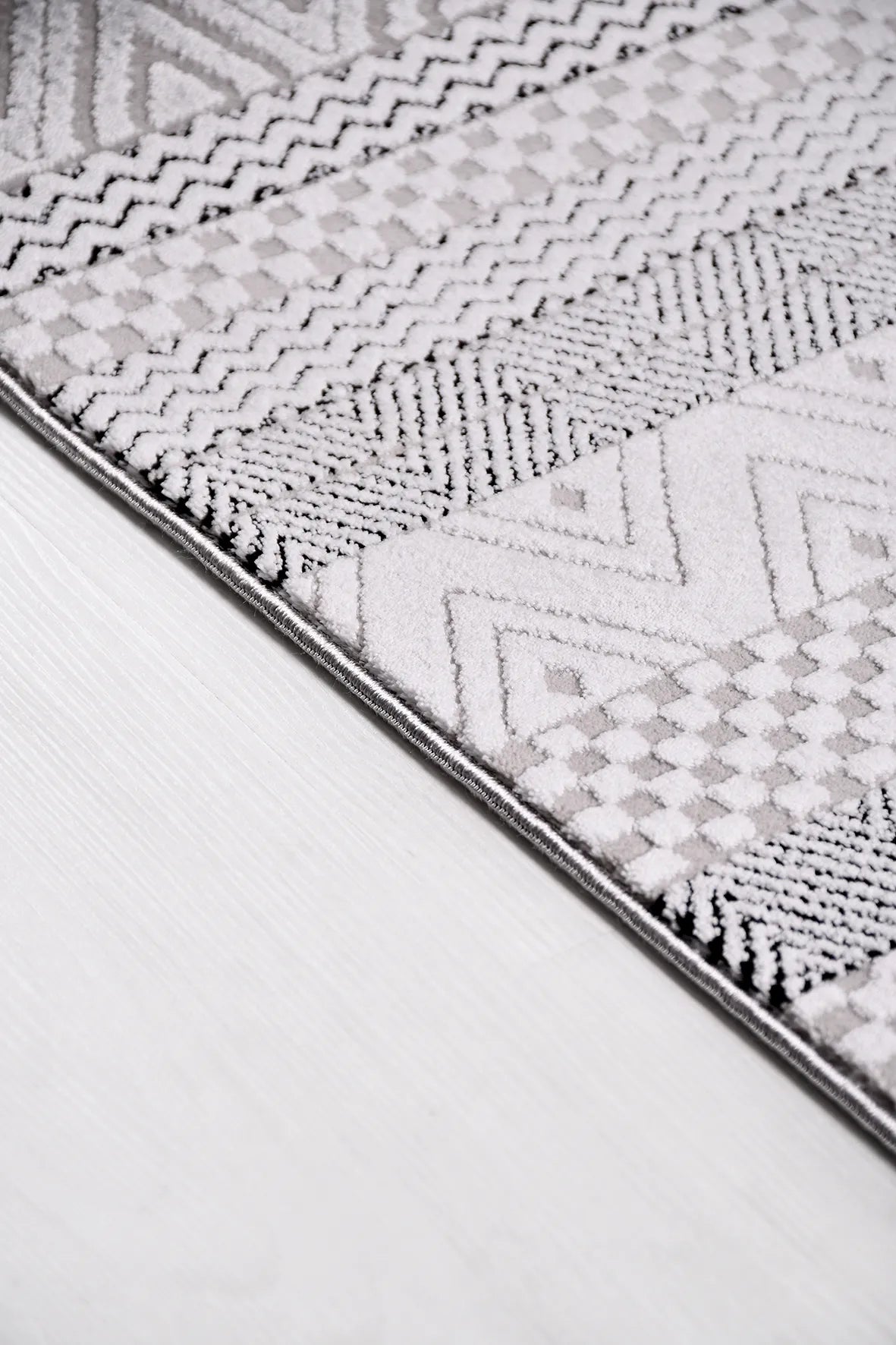 Gri ve Bej Çizgili Kilim Desenli Halı