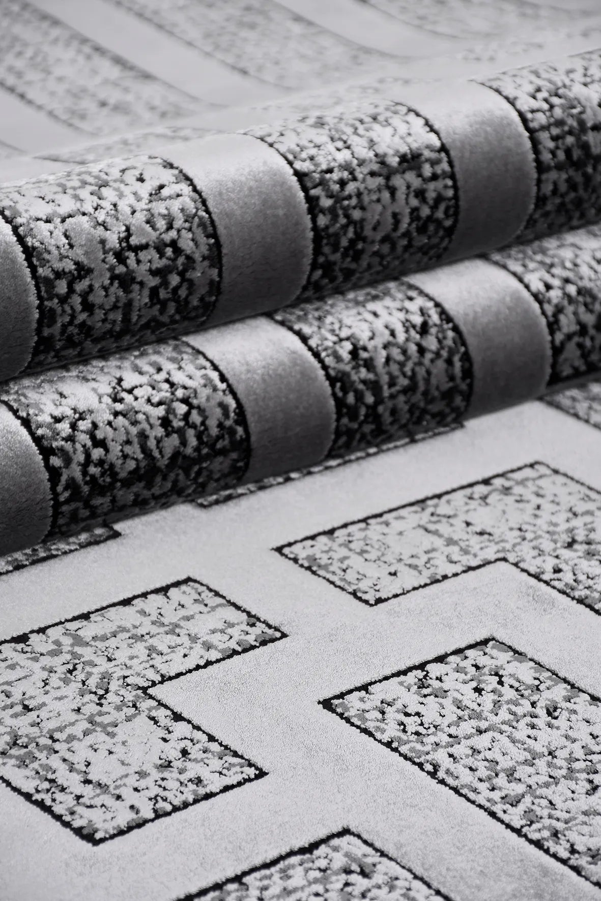 Antrasit ve Gümüş Damask Desenli Halı