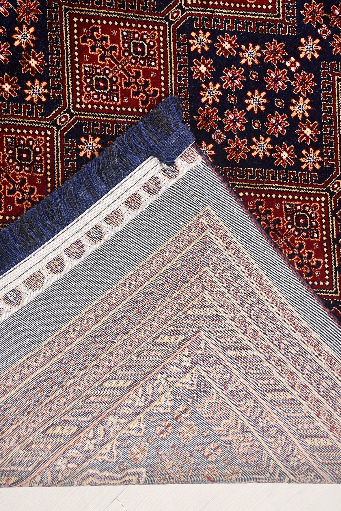 Kırmızı ve Lacivert Etnik Desenli Klasik Halı