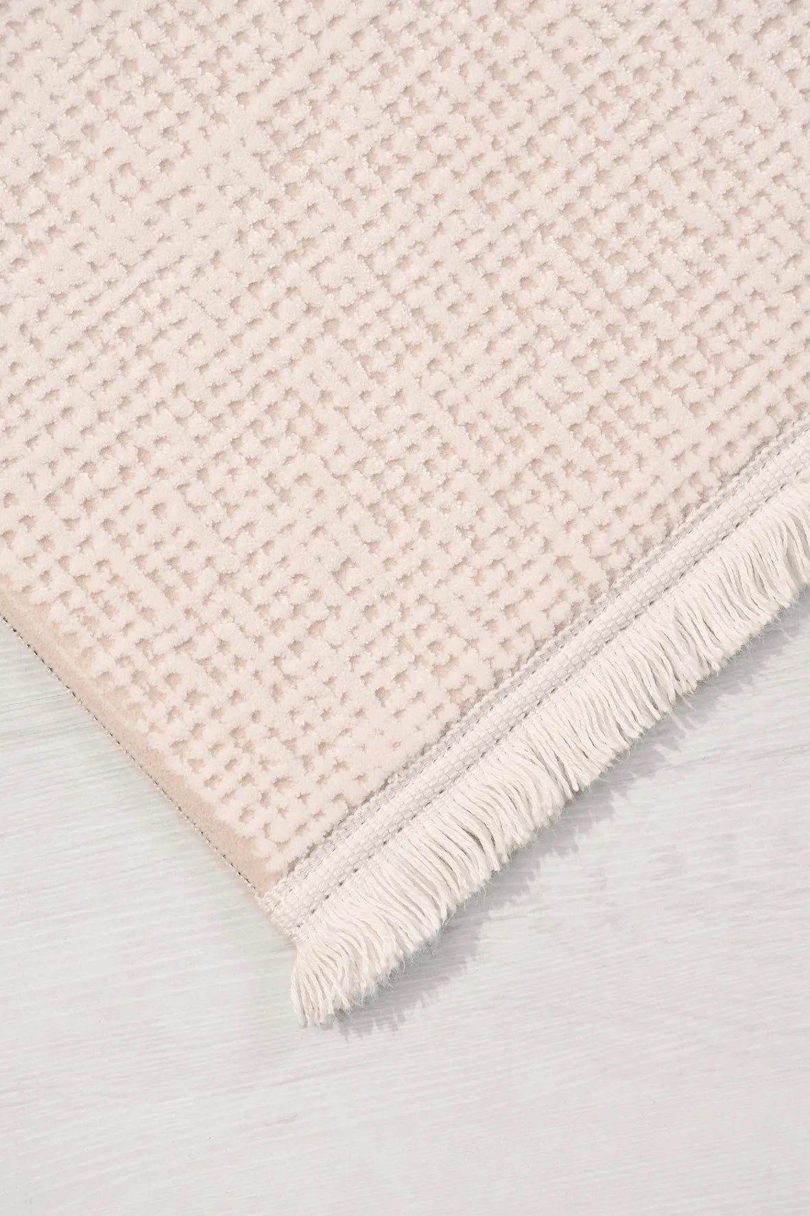 Ekru Kareli Dokulu Modern Halı