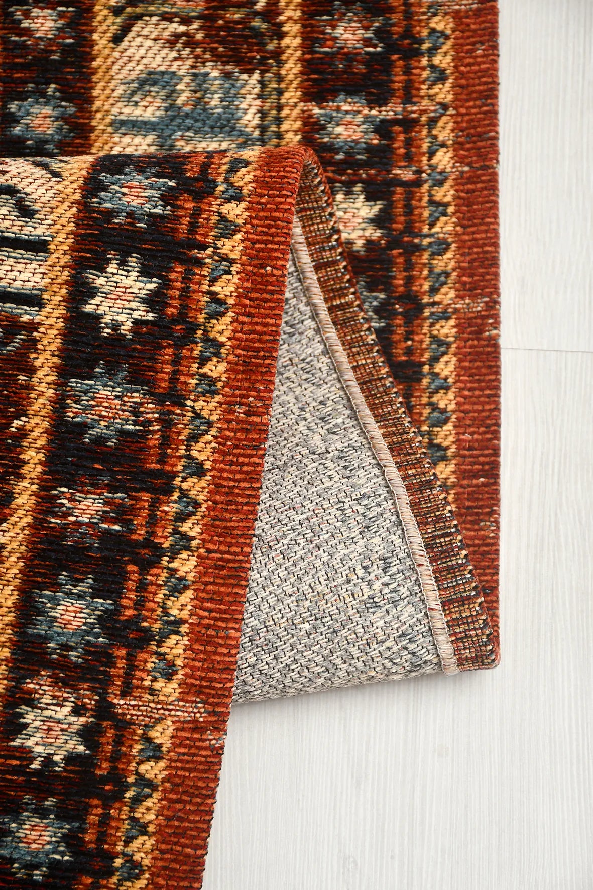 Kiremit ve Siyah Yıldız Motifli Saçaklı Kilim