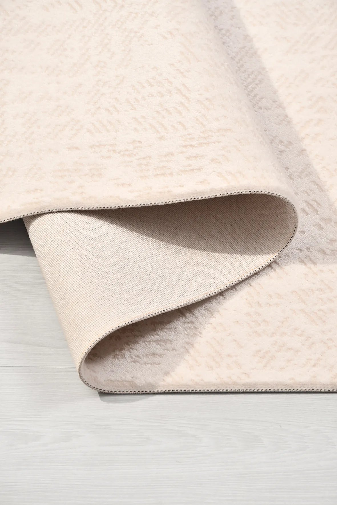 Ekru ve Bej Minimal Eskitme Halı