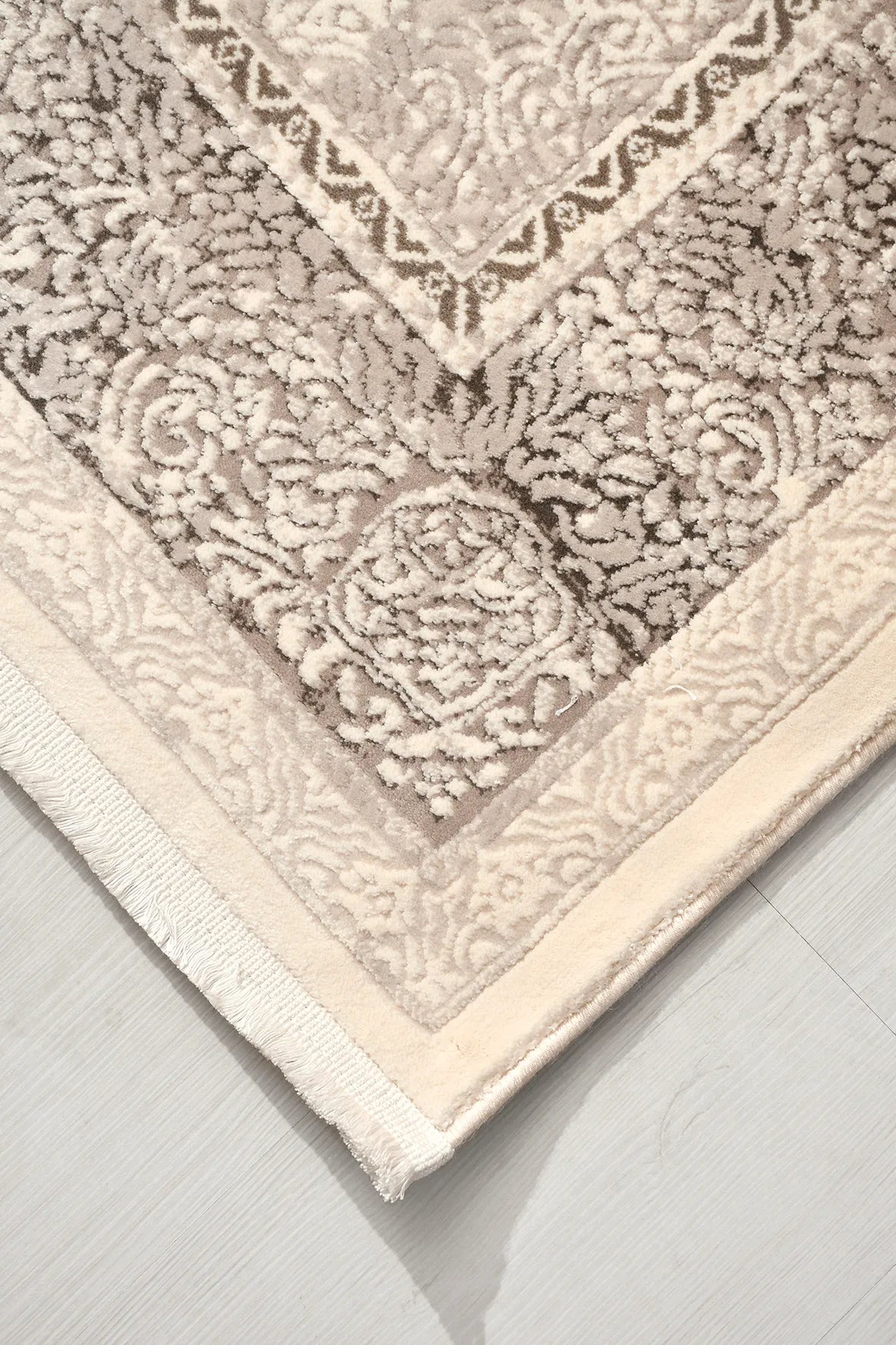 Vizon ve Kahve Damask Desenli Saçaklı Halı