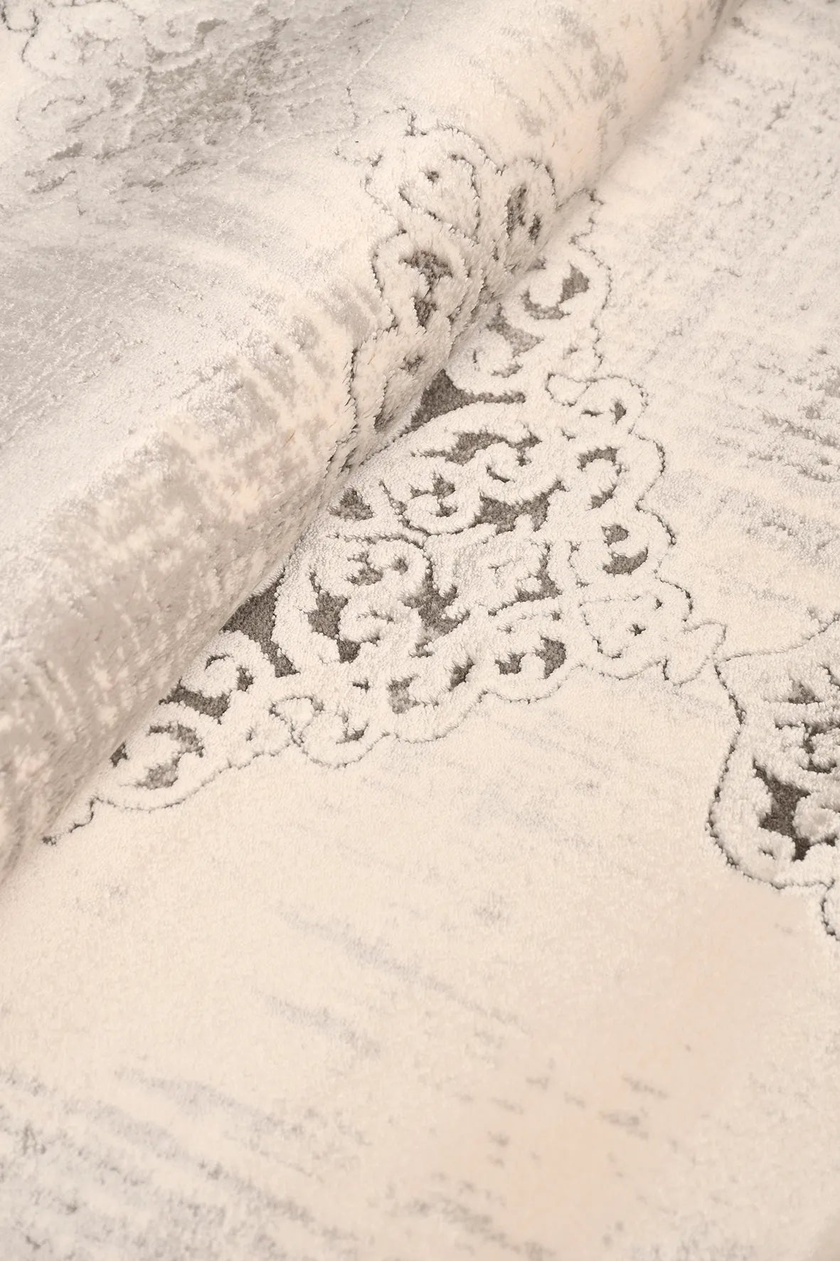 Bej ve Gri Damask Desenli Saçaklı Halı