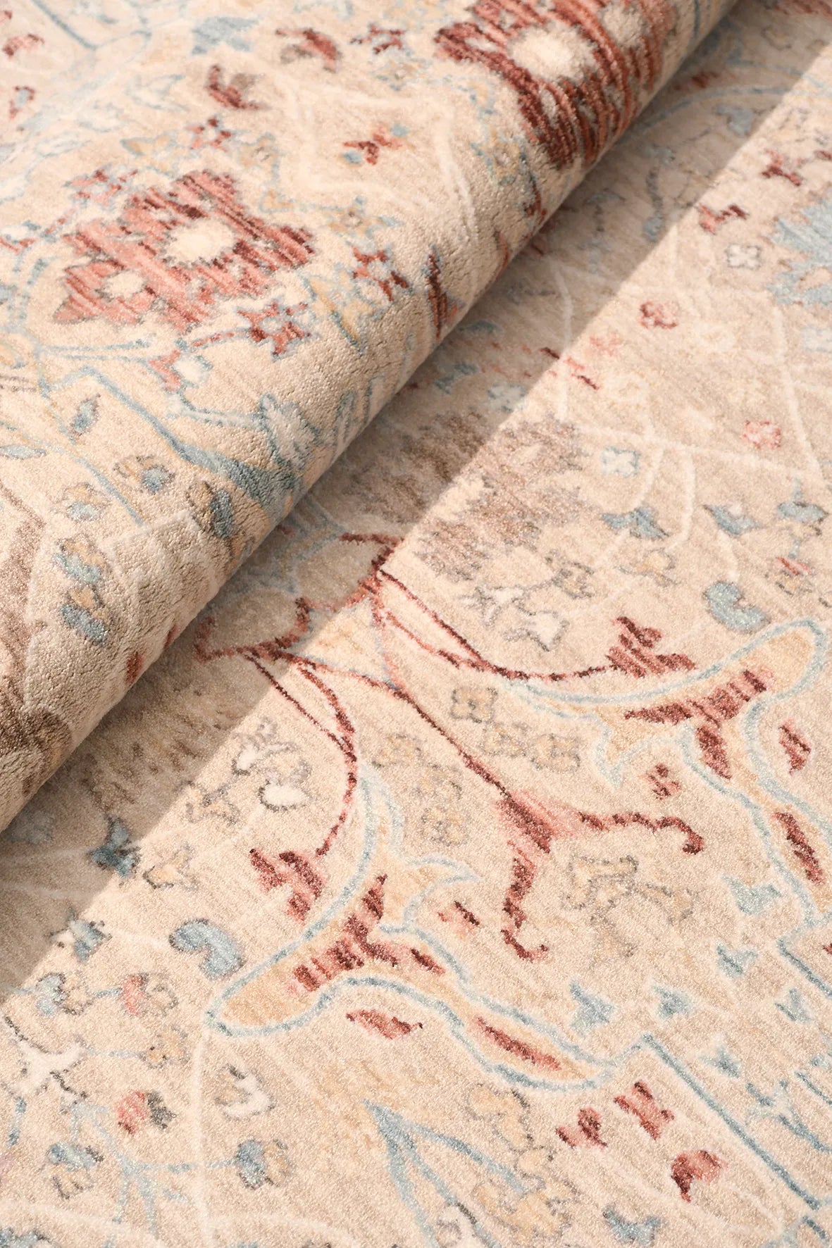 Krem ve Kiremit Vintage Çiçek Desenli Halı