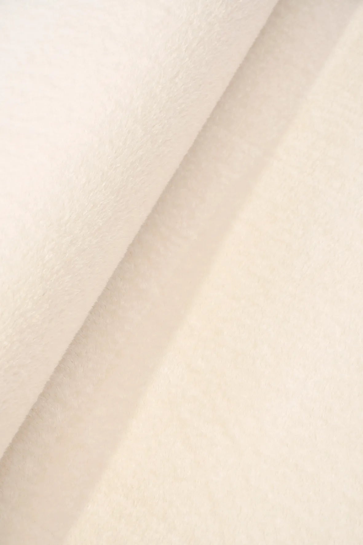 Krem Post Şeklinde Peluş Halı