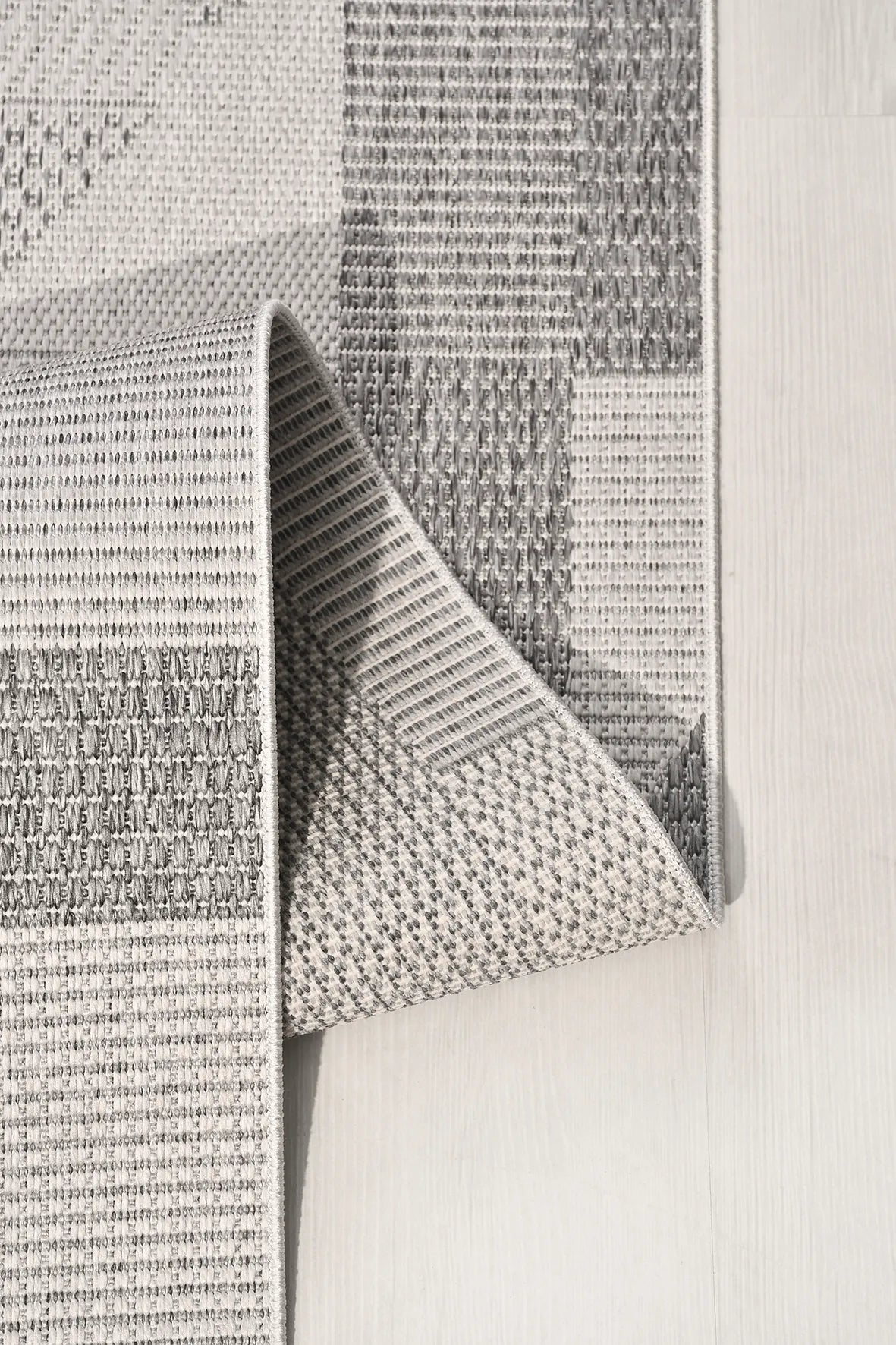 Gri Sisal Görünümlü Geometrik Halı