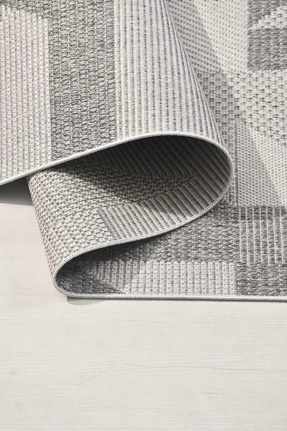 Gri Sisal Görünümlü Geometrik Halı