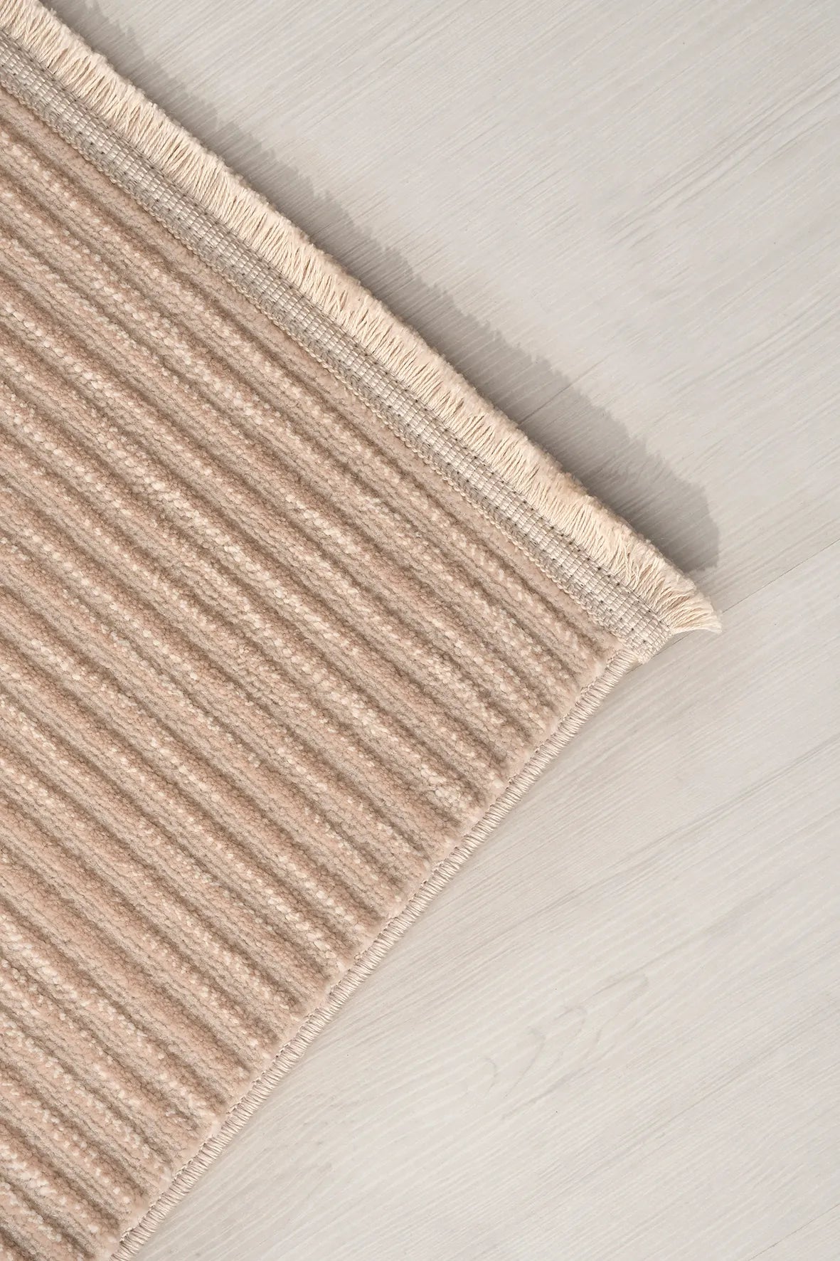 Vizon Çizgisel Dokulu Modern Halı