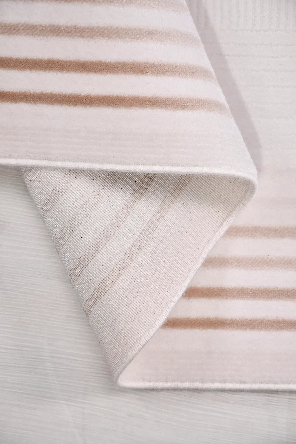 Krem ve Vizon Çizgili Minimal Halı