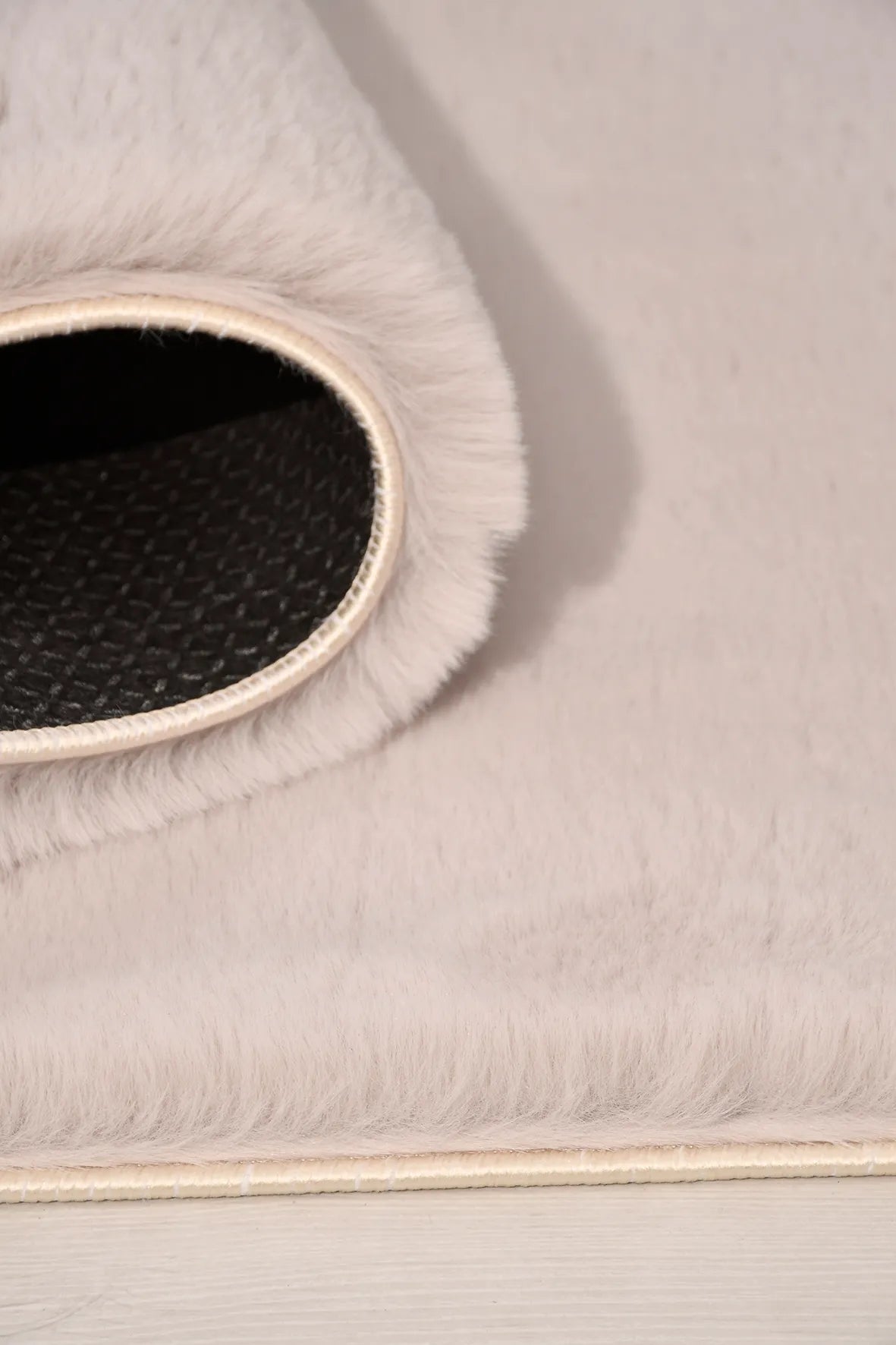 Vizon Ekstra Yumuşak Tavşan Peluş Halı