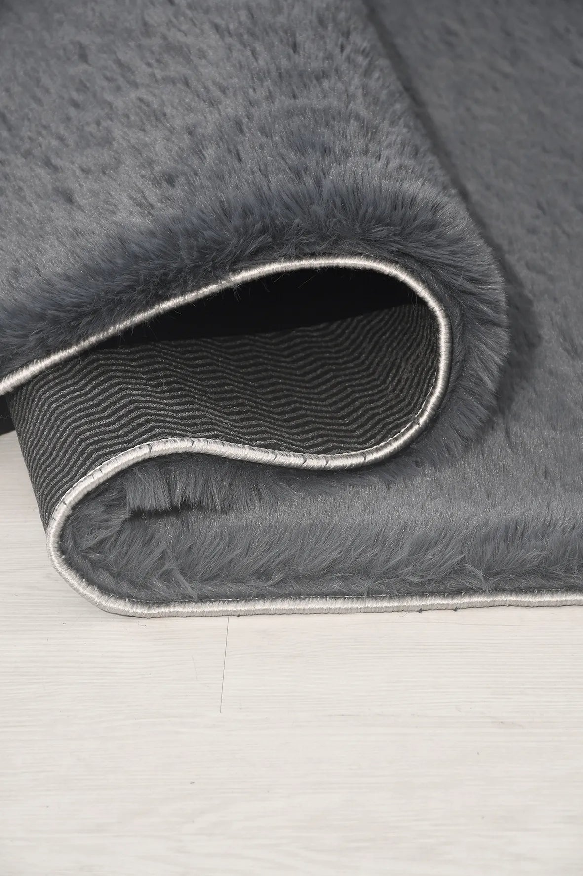 Antrasit Ekstra Yumuşak Tavşan Peluş Halı