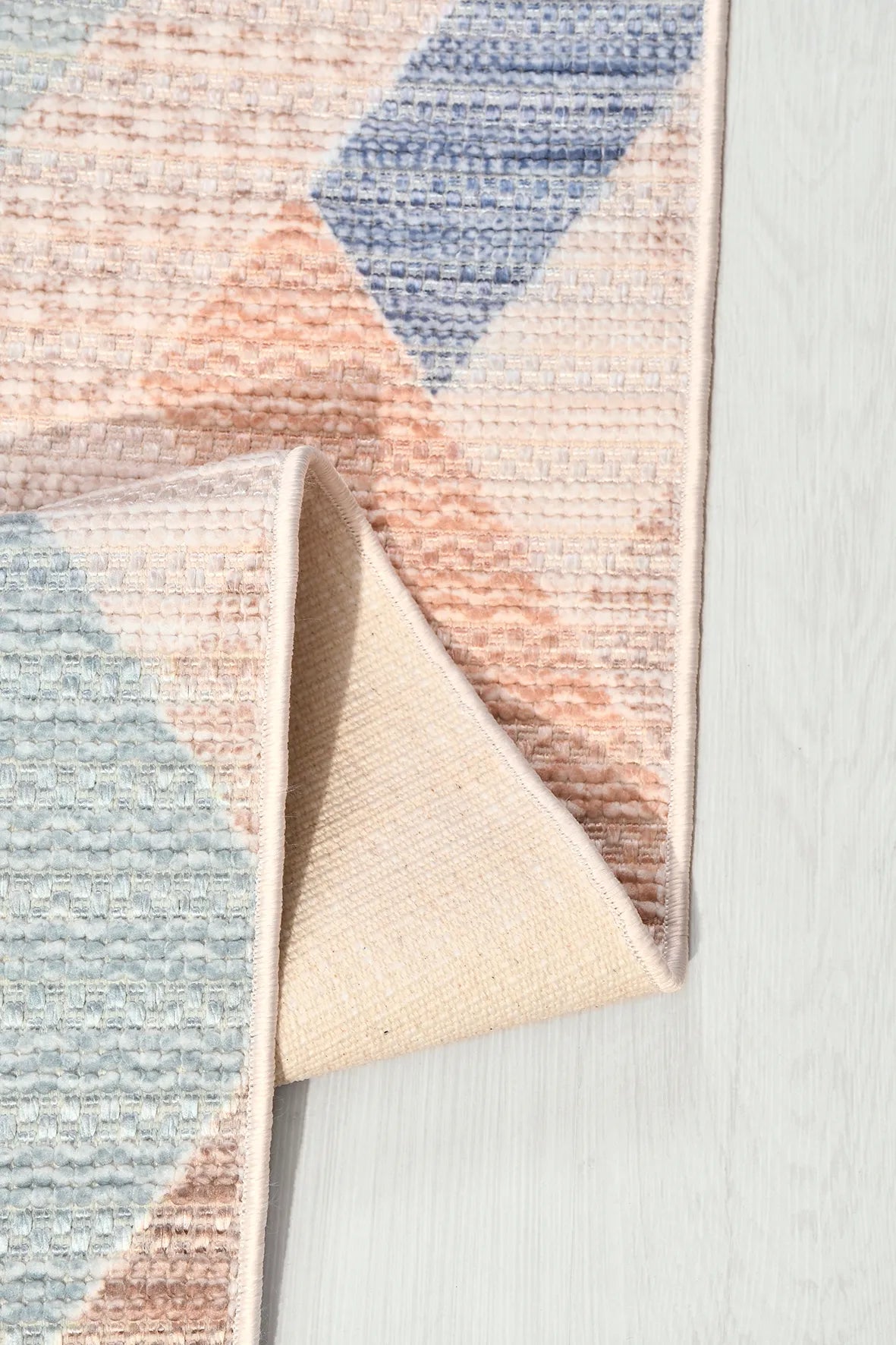 Pastel Renkli Geometrik Desenli Halı